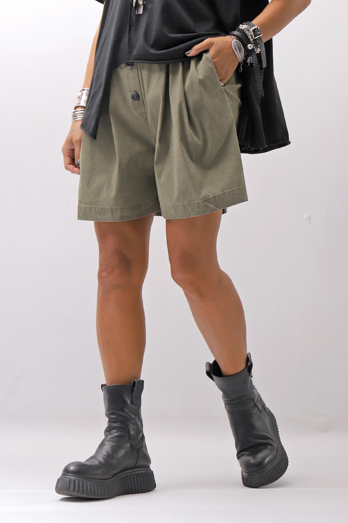 【Primordial is Primitive】 STRETCH ECO LEATHER SHORT PANTS 535AL_MILITARY