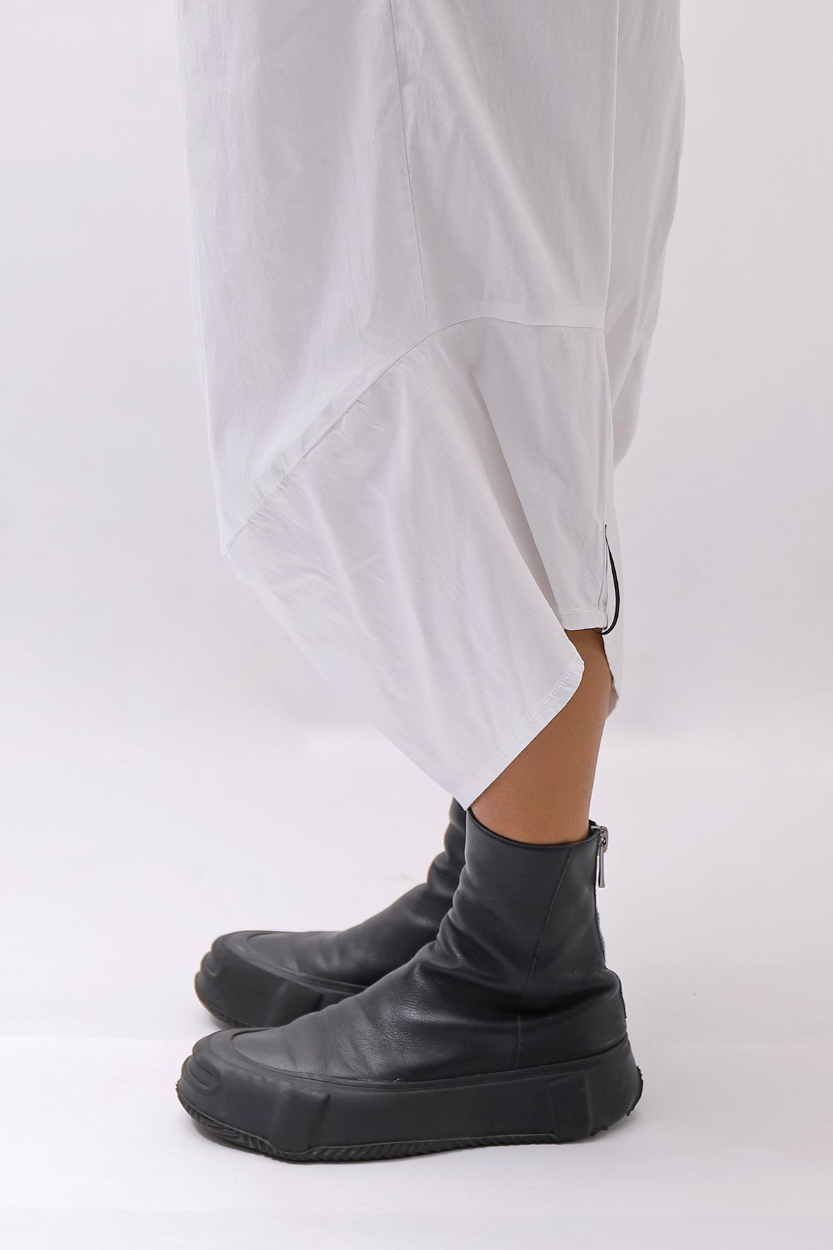 【Primordial is Primitive】 UNISEX ASYMMETRY COTTON PANTS 722AL_WHITE