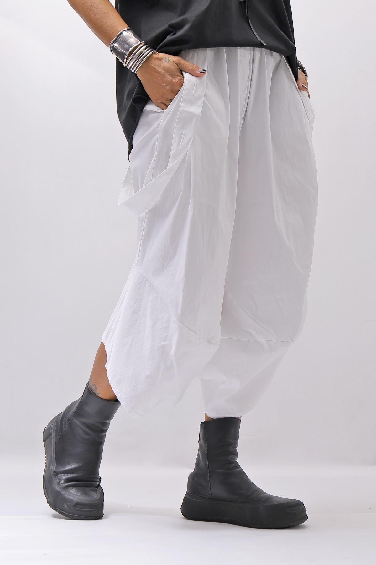 【Primordial is Primitive】 UNISEX ASYMMETRY COTTON PANTS 722AL_WHITE