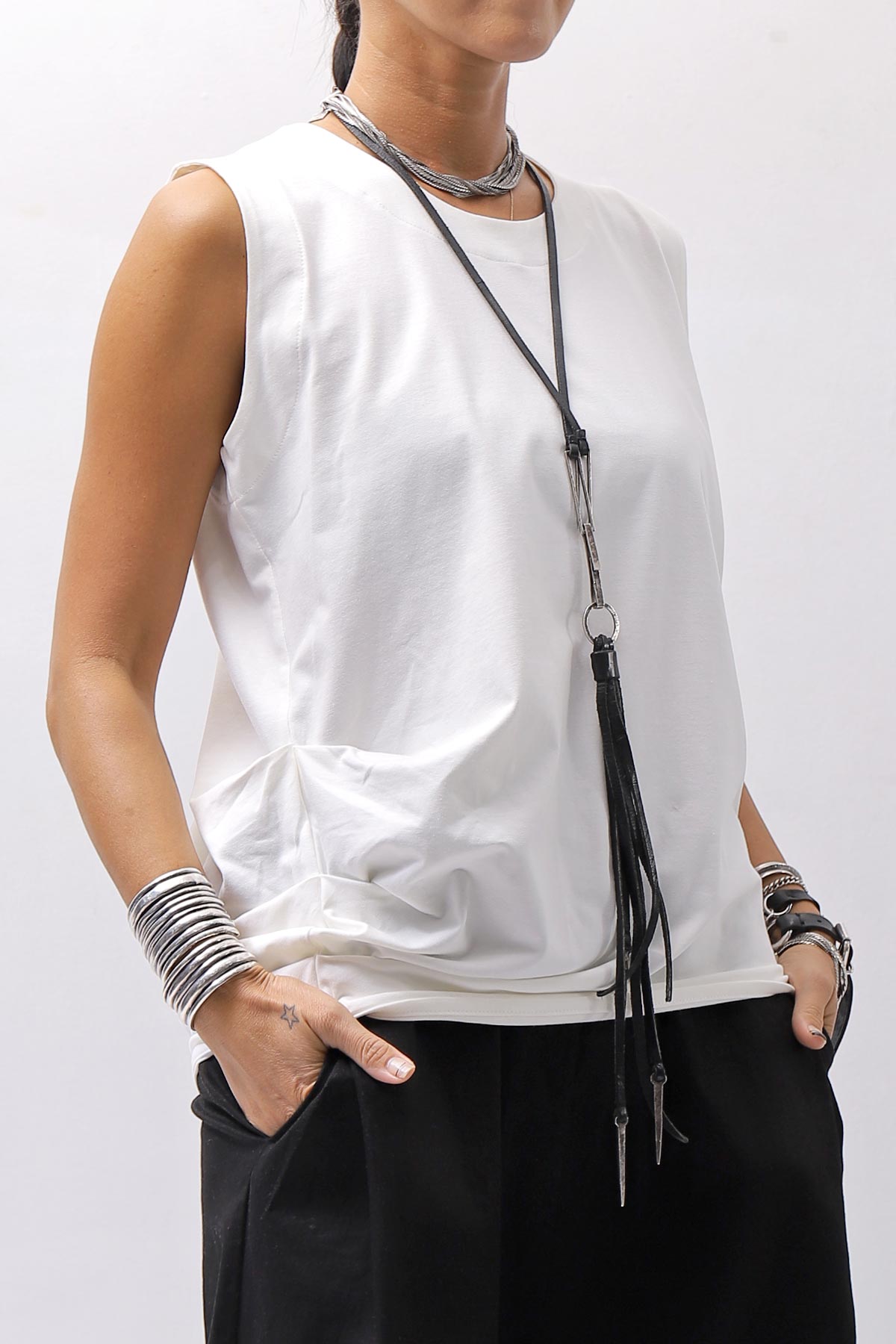 【NOSTRASANTISSIMA】 SIDE TACK SLEEVE-LESS TOP TS02_WHITE