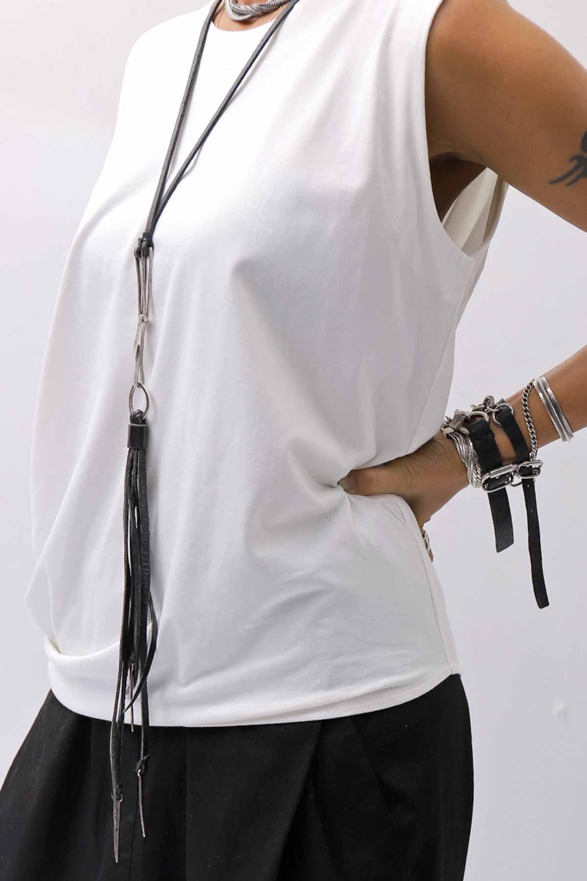 【NOSTRASANTISSIMA】 SIDE TACK SLEEVE-LESS TOP TS02_WHITE