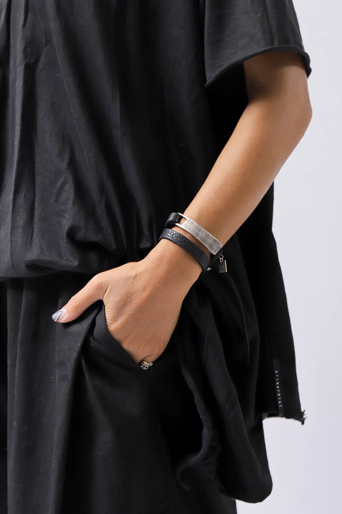 【GOTI】 SILVER PLATE &amp; LEATHER BANGLE_BR503