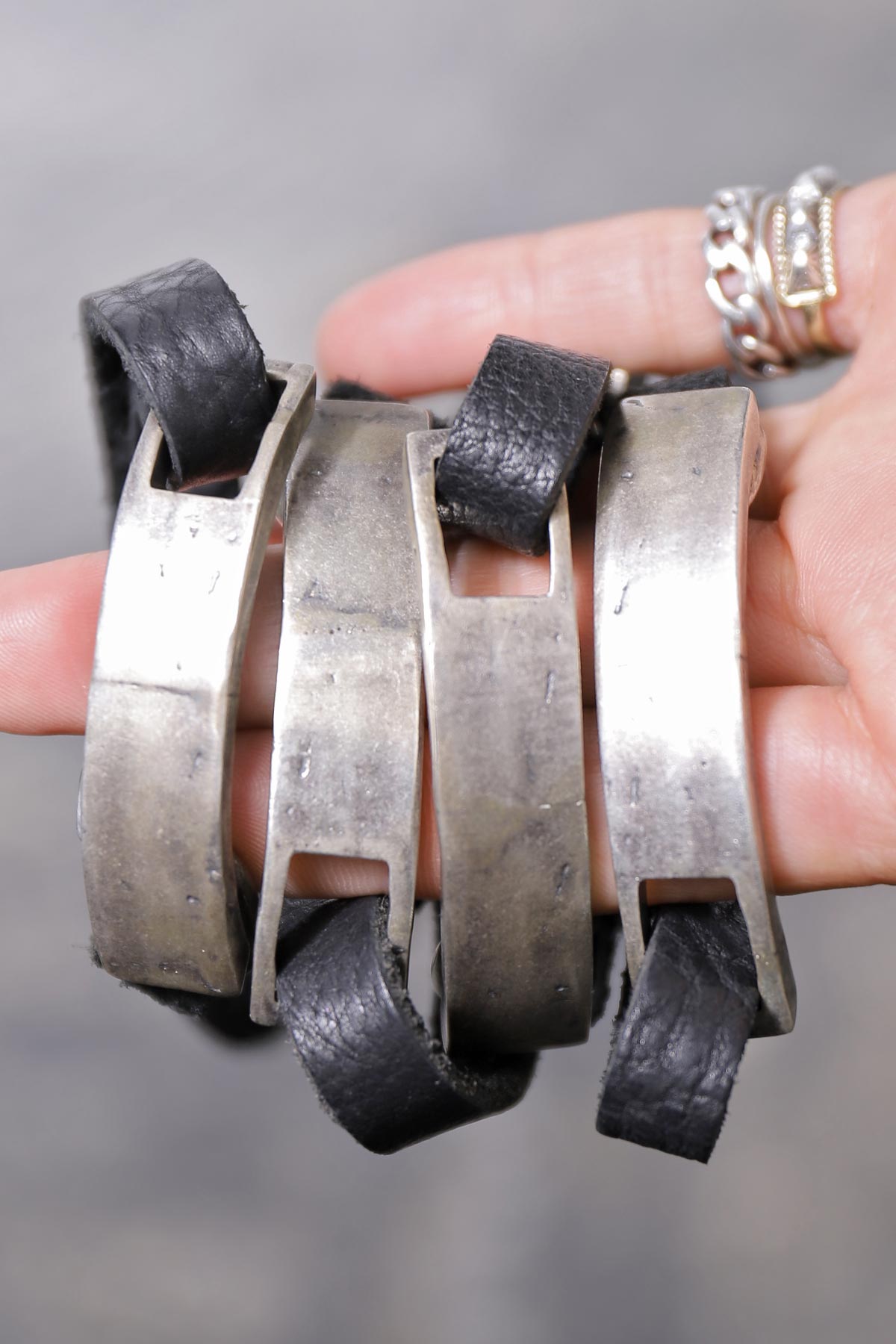 【GOTI】 SILVER PLATE &amp; LEATHER BANGLE_BR503