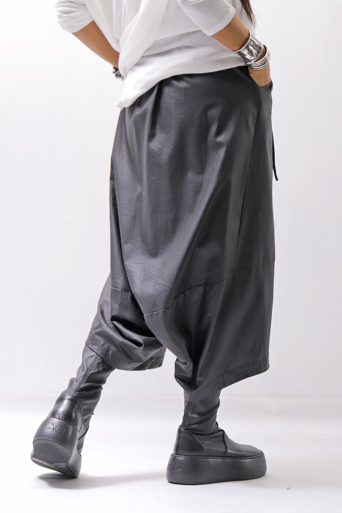 【studio b3】 UNISEX COATED LINEN＆BAMBOO BOX SARROUEL PANTS NB2123_BLACK