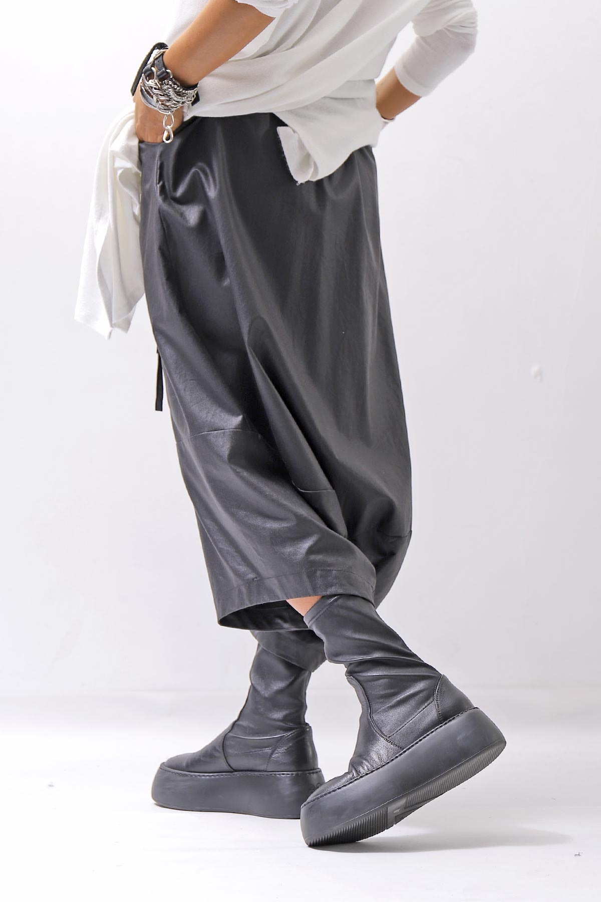 【studio b3】 UNISEX COATED LINEN＆BAMBOO BOX SARROUEL PANTS NB2123_BLACK