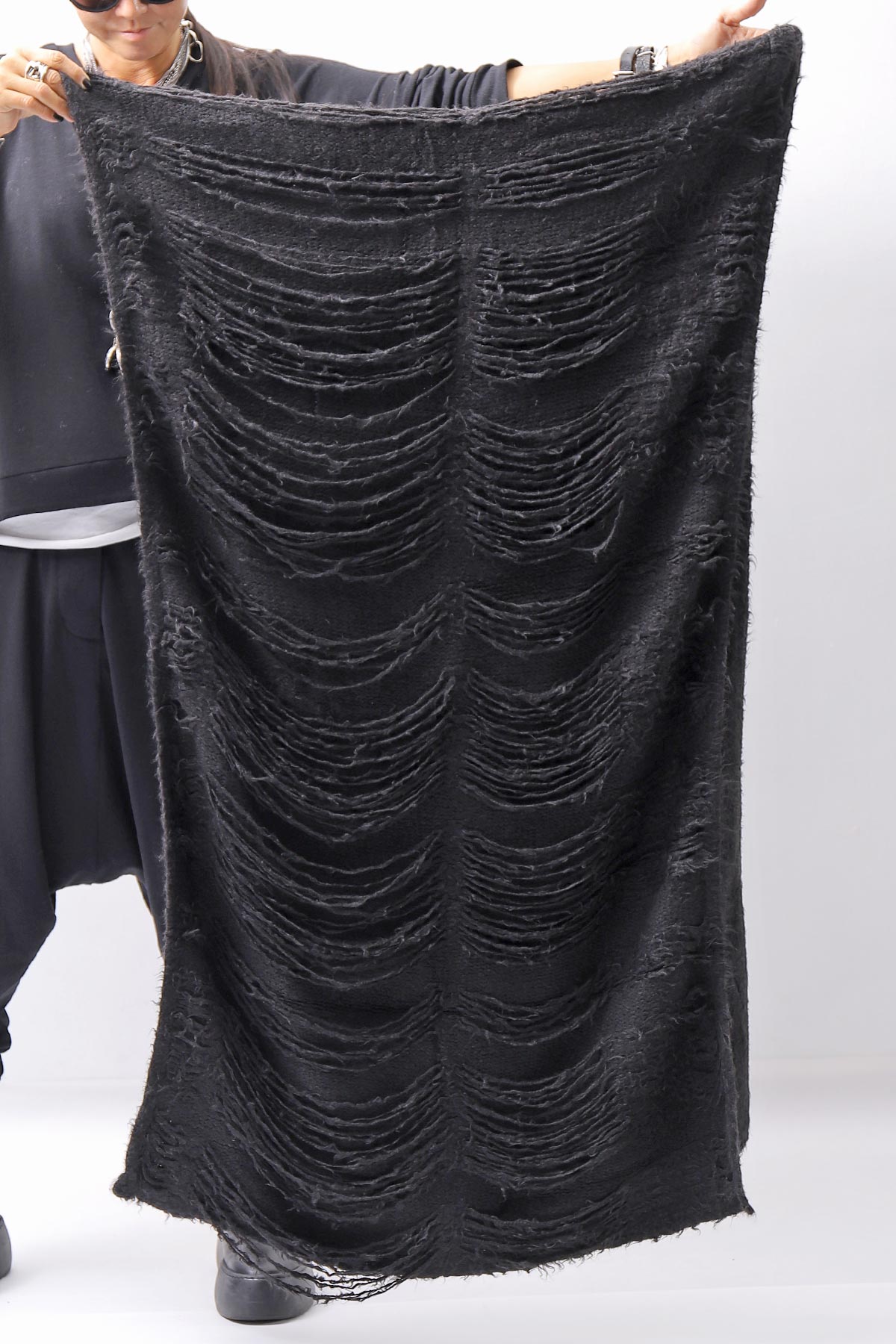 【RUNDHOLZ】 GRUNGE FRINGE SILK KNIT STOLE_BLACK
