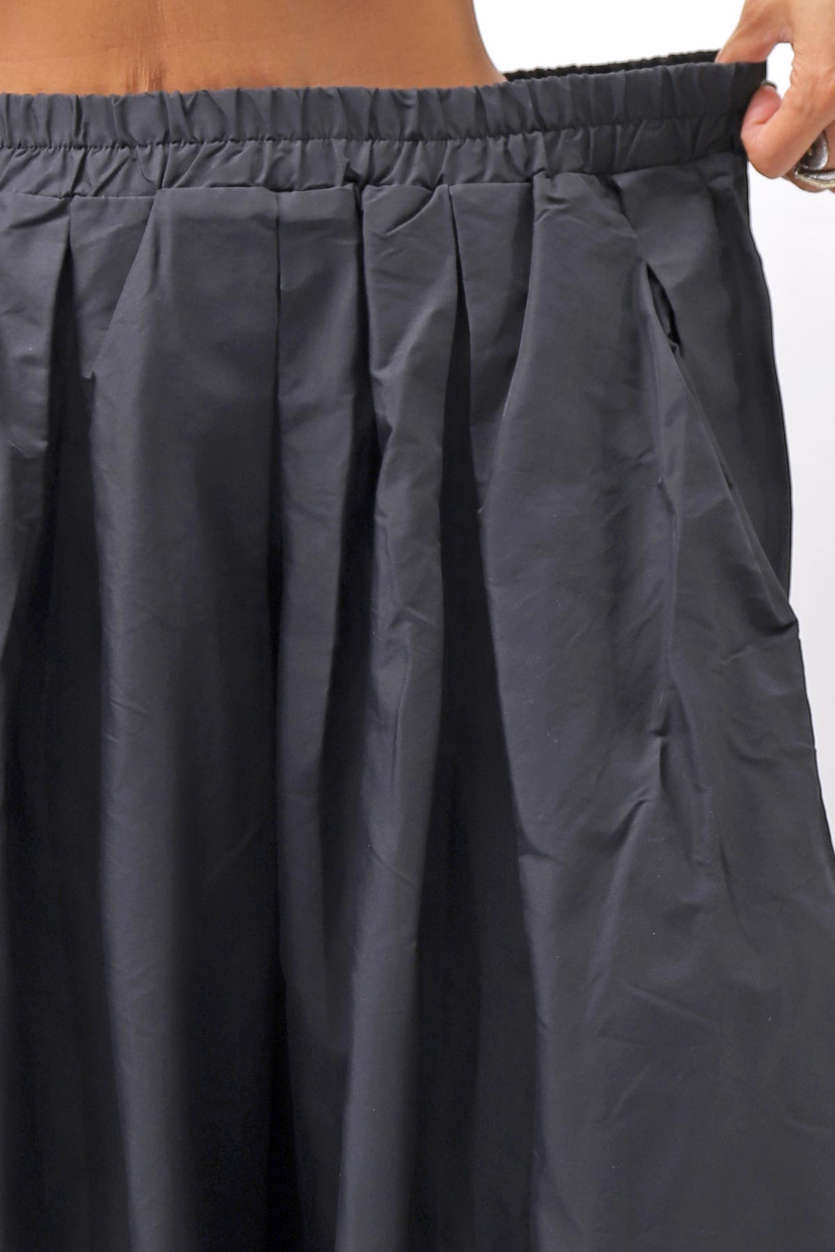 【PLÜ】 SHAPE MEMORY SKIRT PL09_BLACK