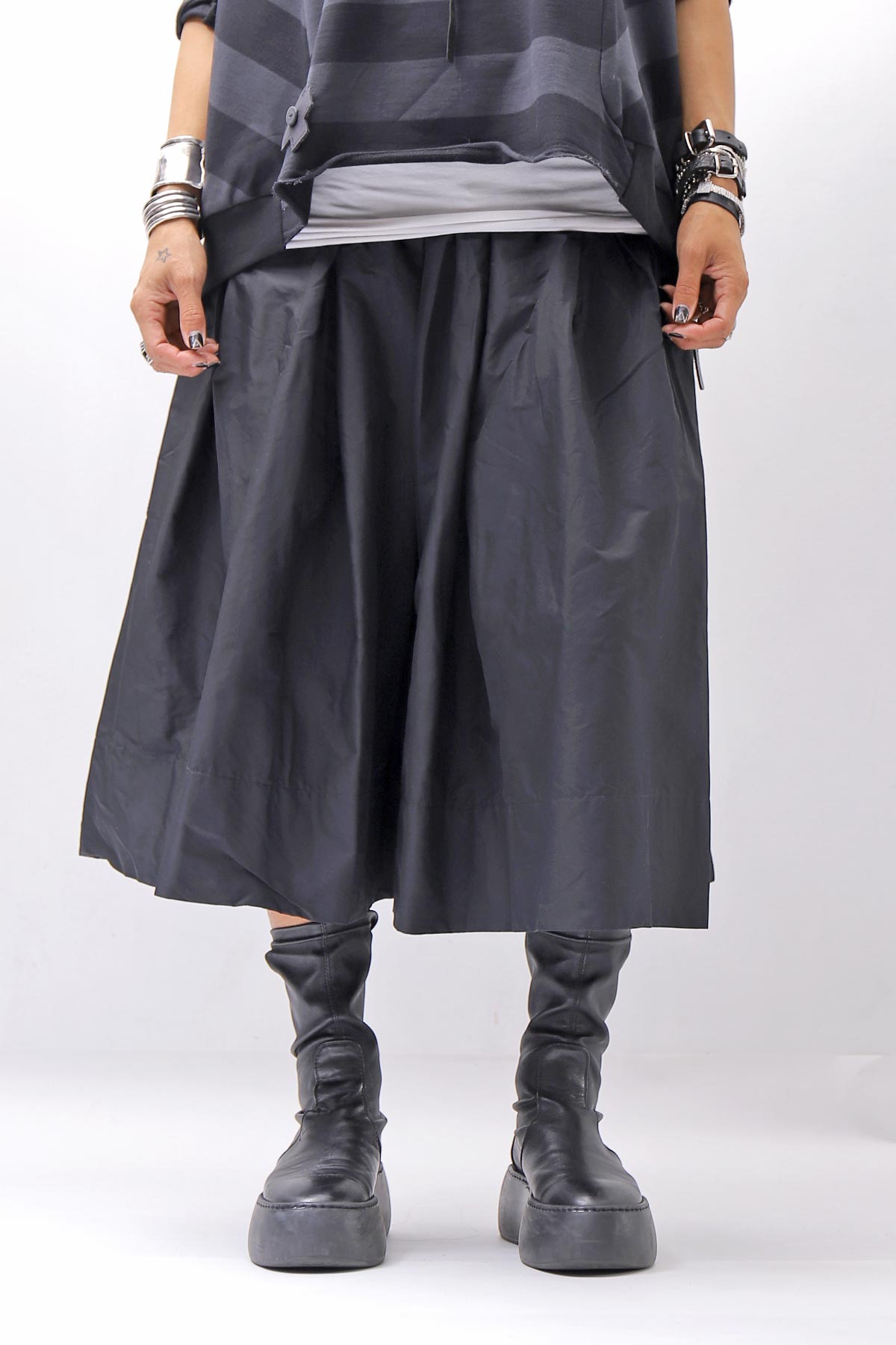 【PLÜ】 SHAPE MEMORY SKIRT PL09_BLACK