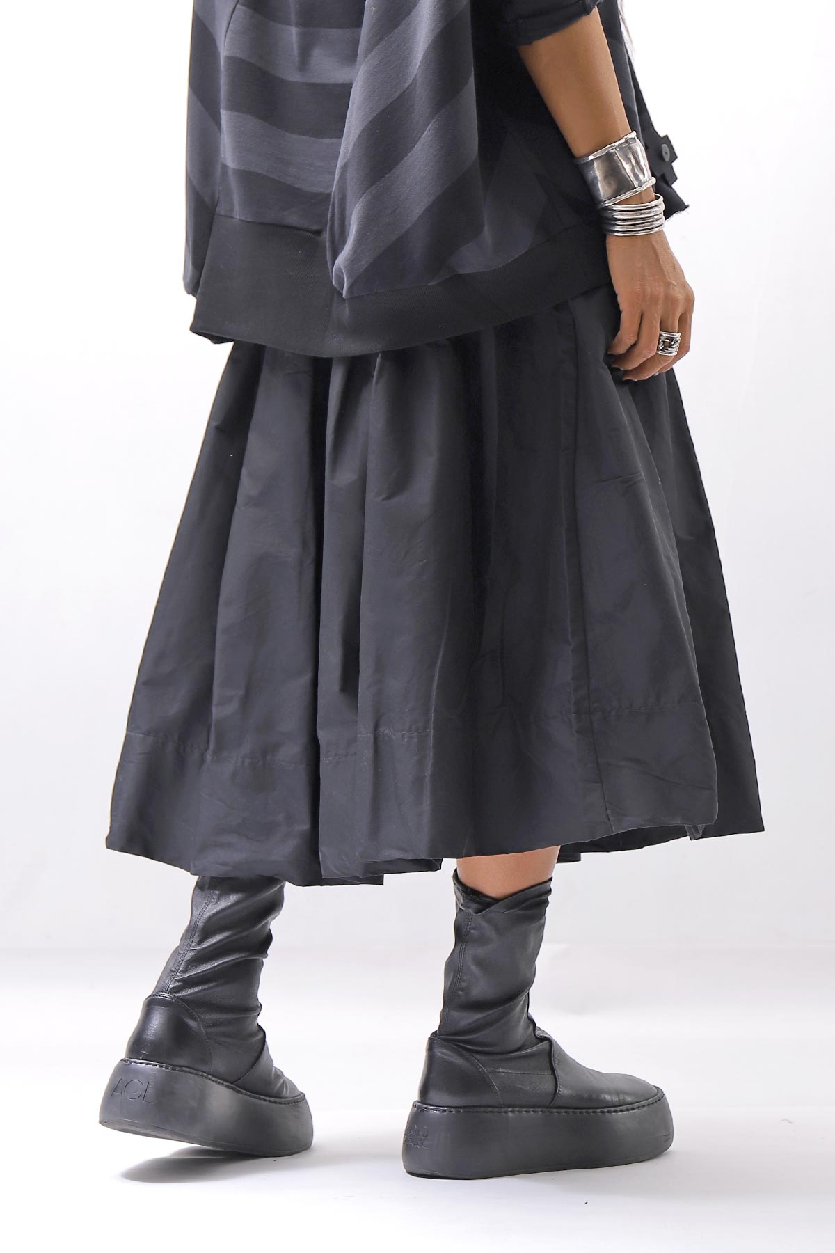 【PLÜ】 SHAPE MEMORY SKIRT PL09_BLACK
