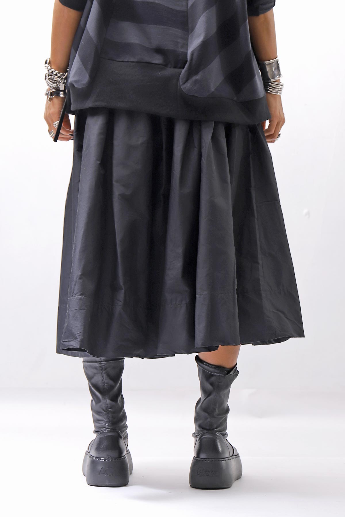 【PLÜ】 SHAPE MEMORY SKIRT PL09_BLACK