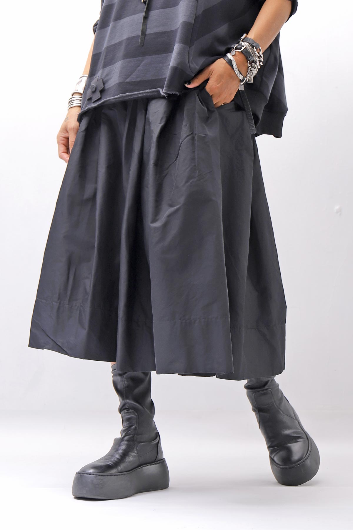【PLÜ】 SHAPE MEMORY SKIRT PL09_BLACK