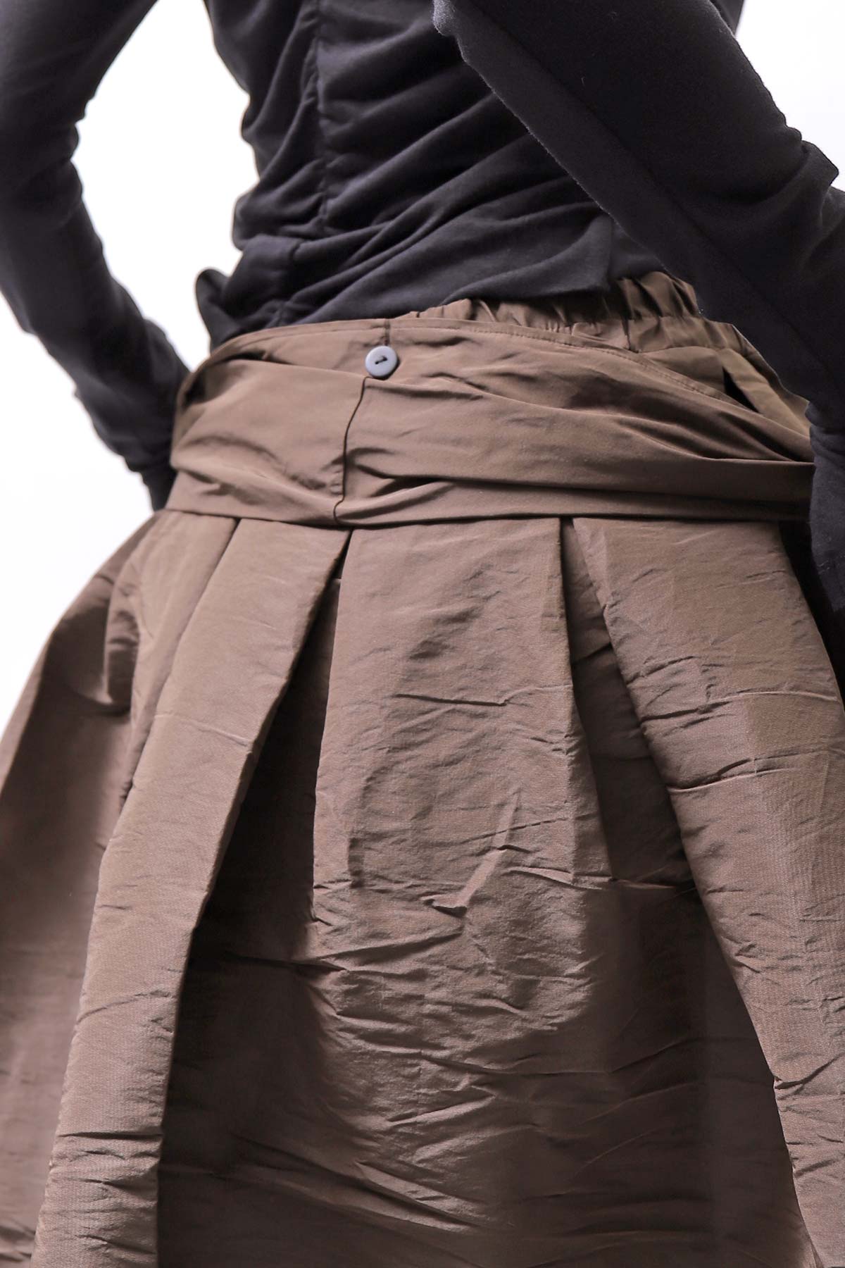 【PLÜ】 SHAPE MEMORY TULIP SKIRT PL6_CHOCOLATE