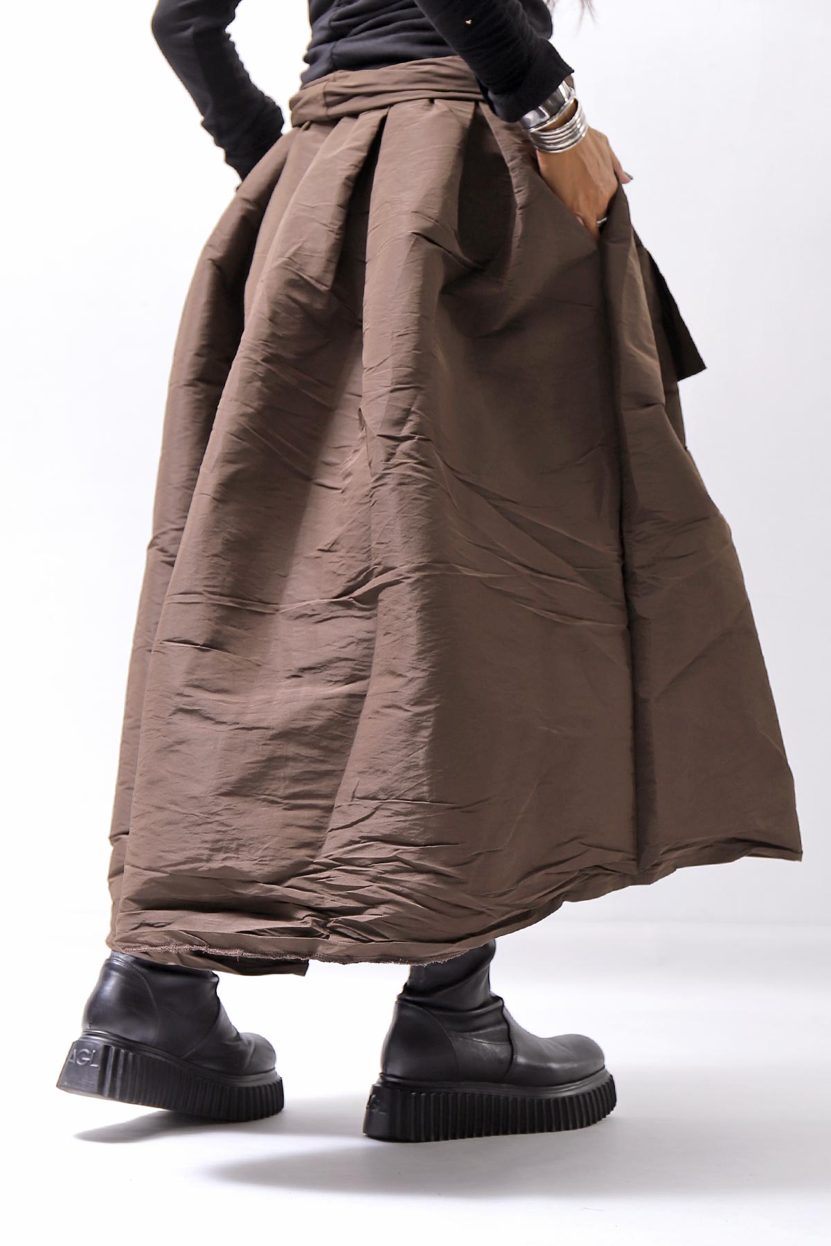 【PLÜ】 SHAPE MEMORY TULIP SKIRT PL6_CHOCOLATE