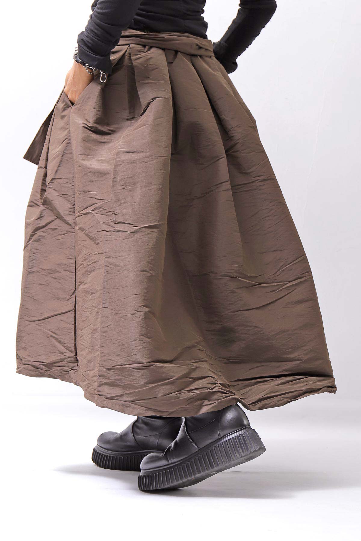 【PLÜ】 SHAPE MEMORY TULIP SKIRT PL6_CHOCOLATE