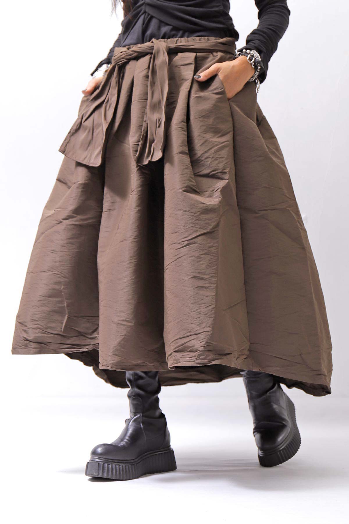 【PLÜ】 SHAPE MEMORY TULIP SKIRT PL6_CHOCOLATE