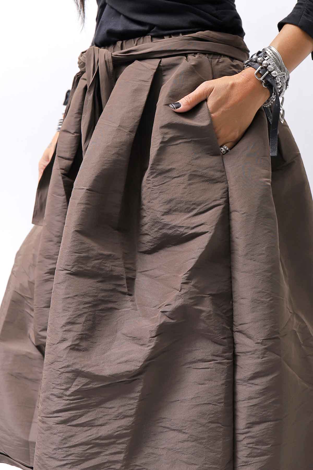 【PLÜ】 SHAPE MEMORY TULIP SKIRT PL6_CHOCOLATE