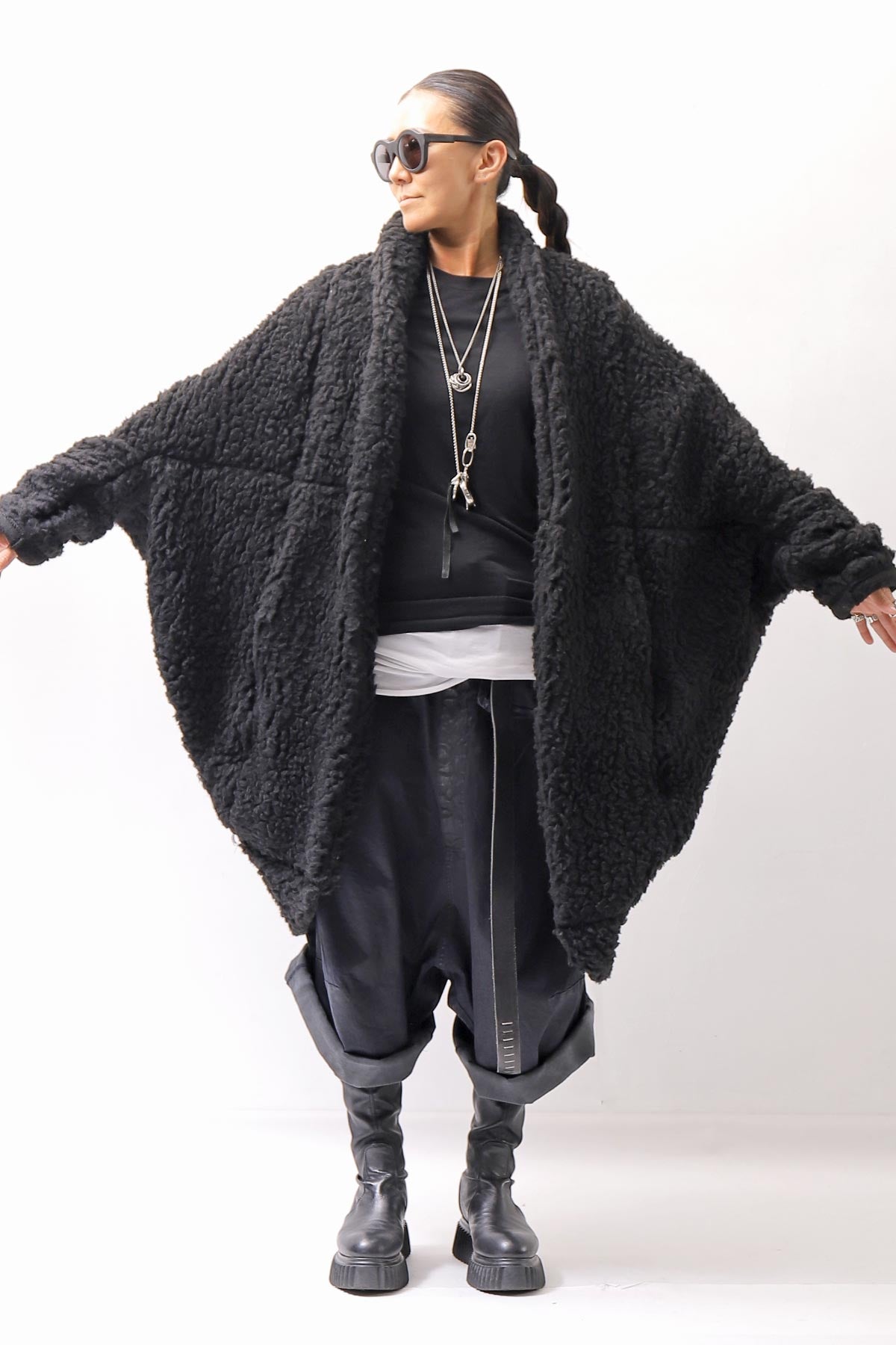 【NOSTRASANTISSIMA】 UNISEX OVERSIZED COCOON VIRGIN WOOL BOA KNIT CARDIGAN_BLACK