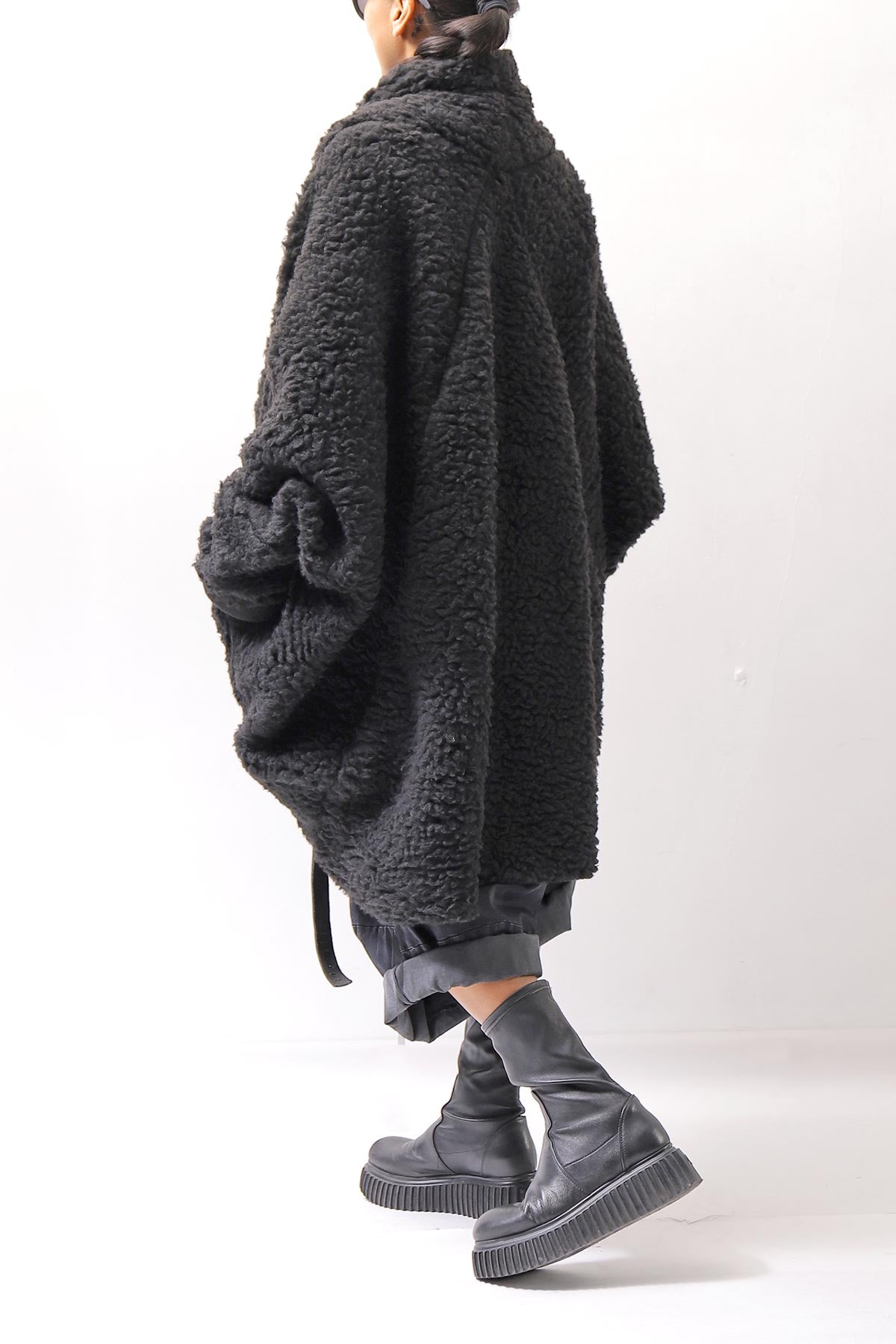 【NOSTRASANTISSIMA】 UNISEX OVERSIZED COCOON VIRGIN WOOL BOA KNIT CARDIGAN_BLACK