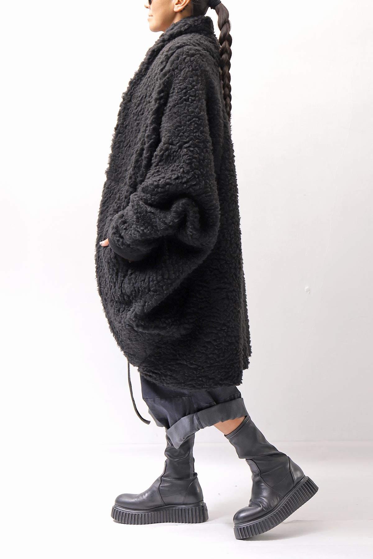 【NOSTRASANTISSIMA】 UNISEX OVERSIZED COCOON VIRGIN WOOL BOA KNIT CARDIGAN_BLACK