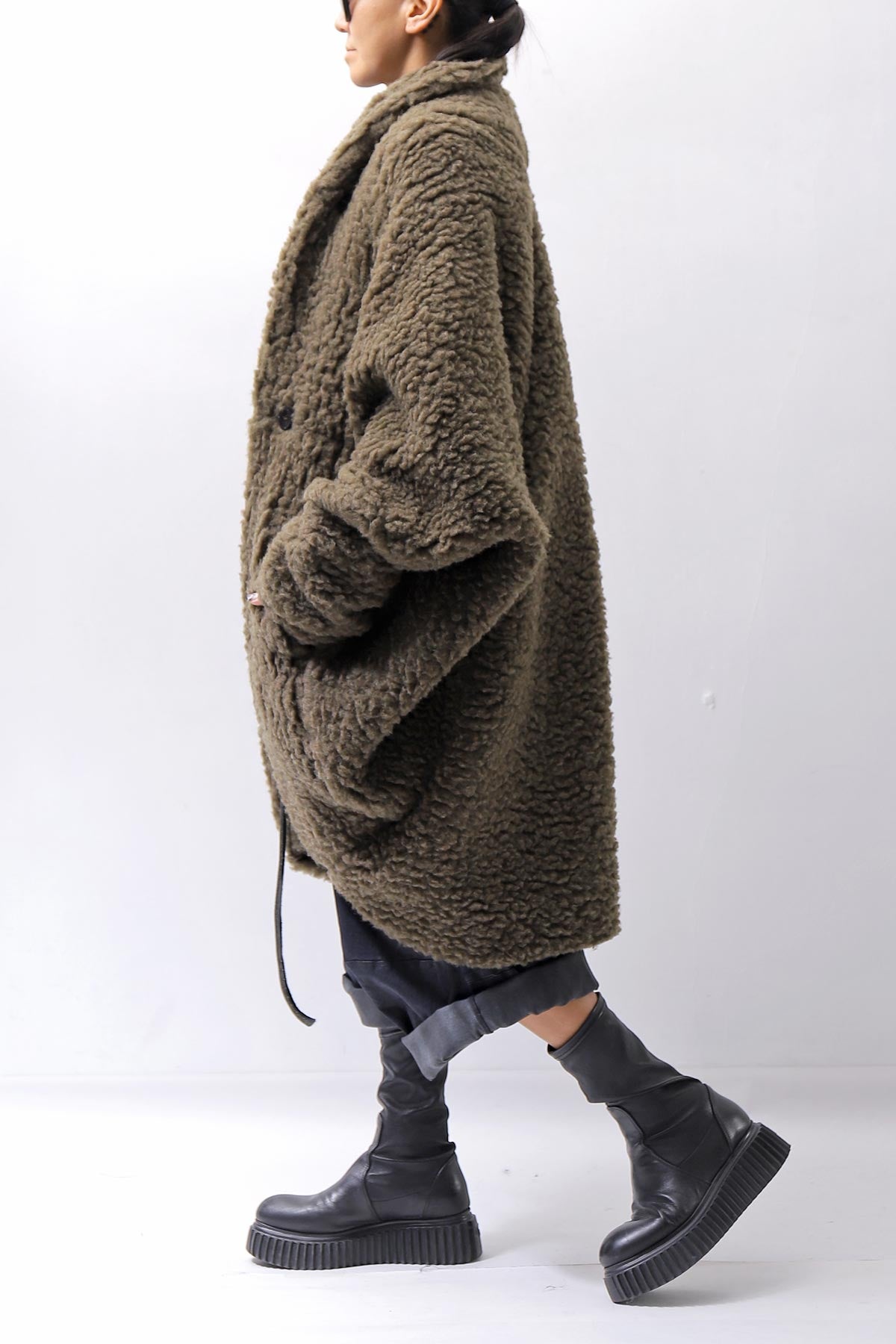 【NOSTRASANTISSIMA】 UNISEX OVERSIZED COCOON VIRGIN WOOL BOA KNIT CARDIGAN_KHAKI BROWN