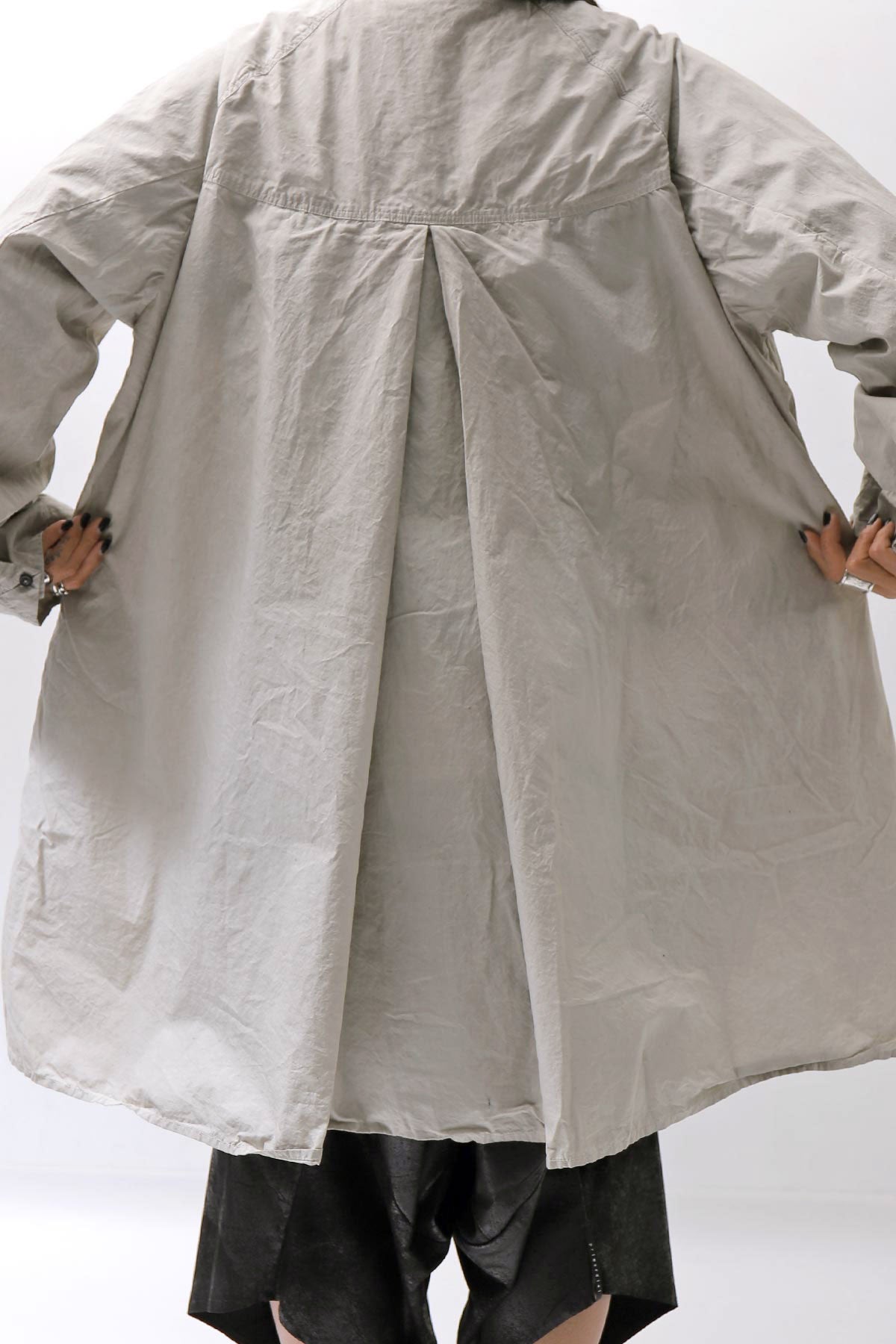 【RUNDHOLZ】 UNISEX OVERSIZE BACK TUCK SHIRT_SAND CLOUD