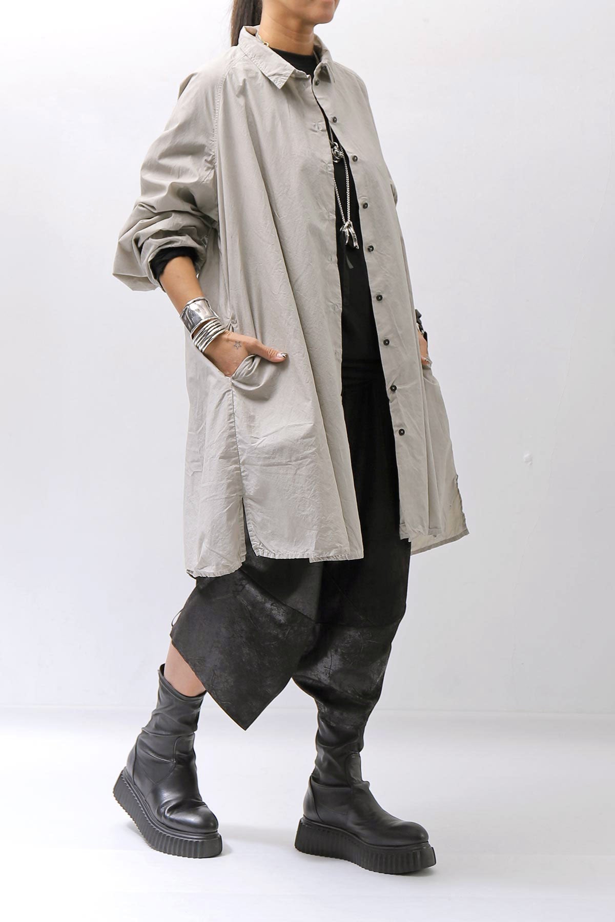 【RUNDHOLZ】 UNISEX OVERSIZE BACK TUCK SHIRT_SAND CLOUD