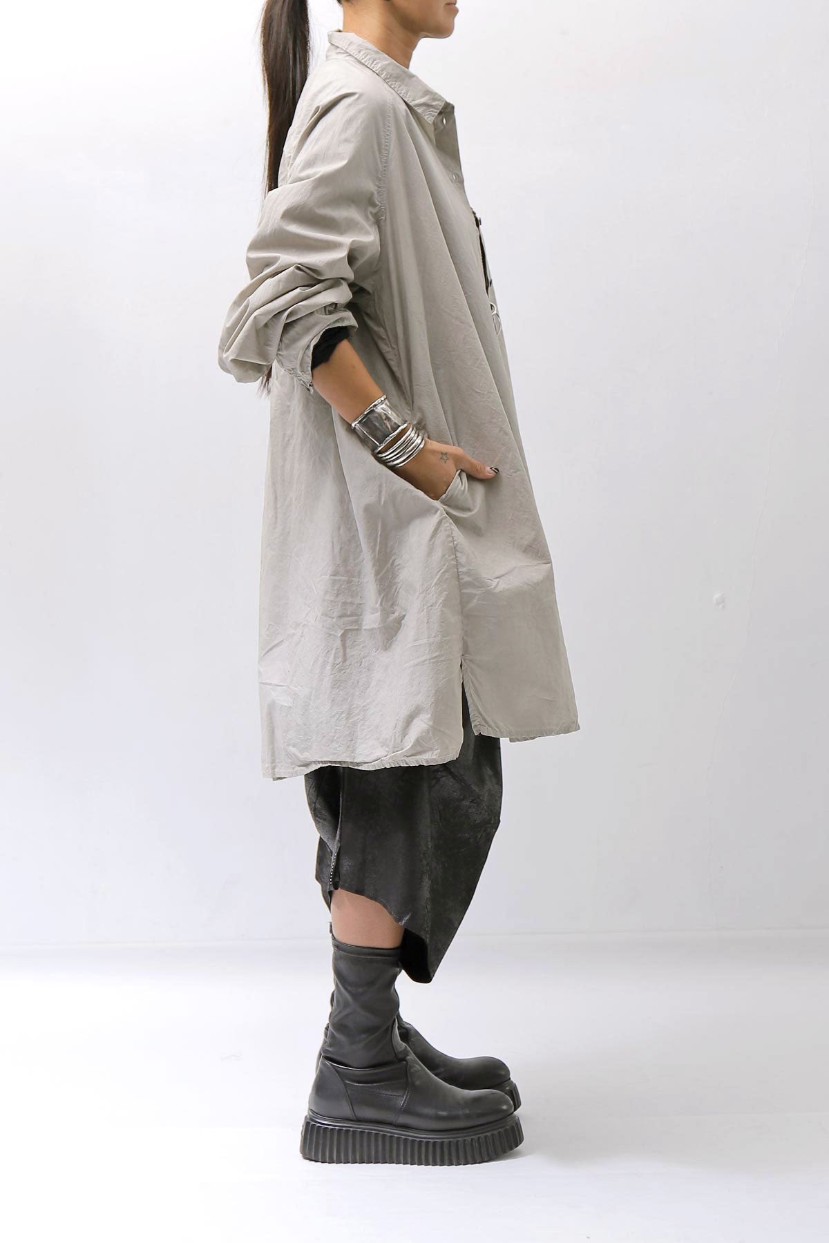 【RUNDHOLZ】 UNISEX OVERSIZE BACK TUCK SHIRT_SAND CLOUD