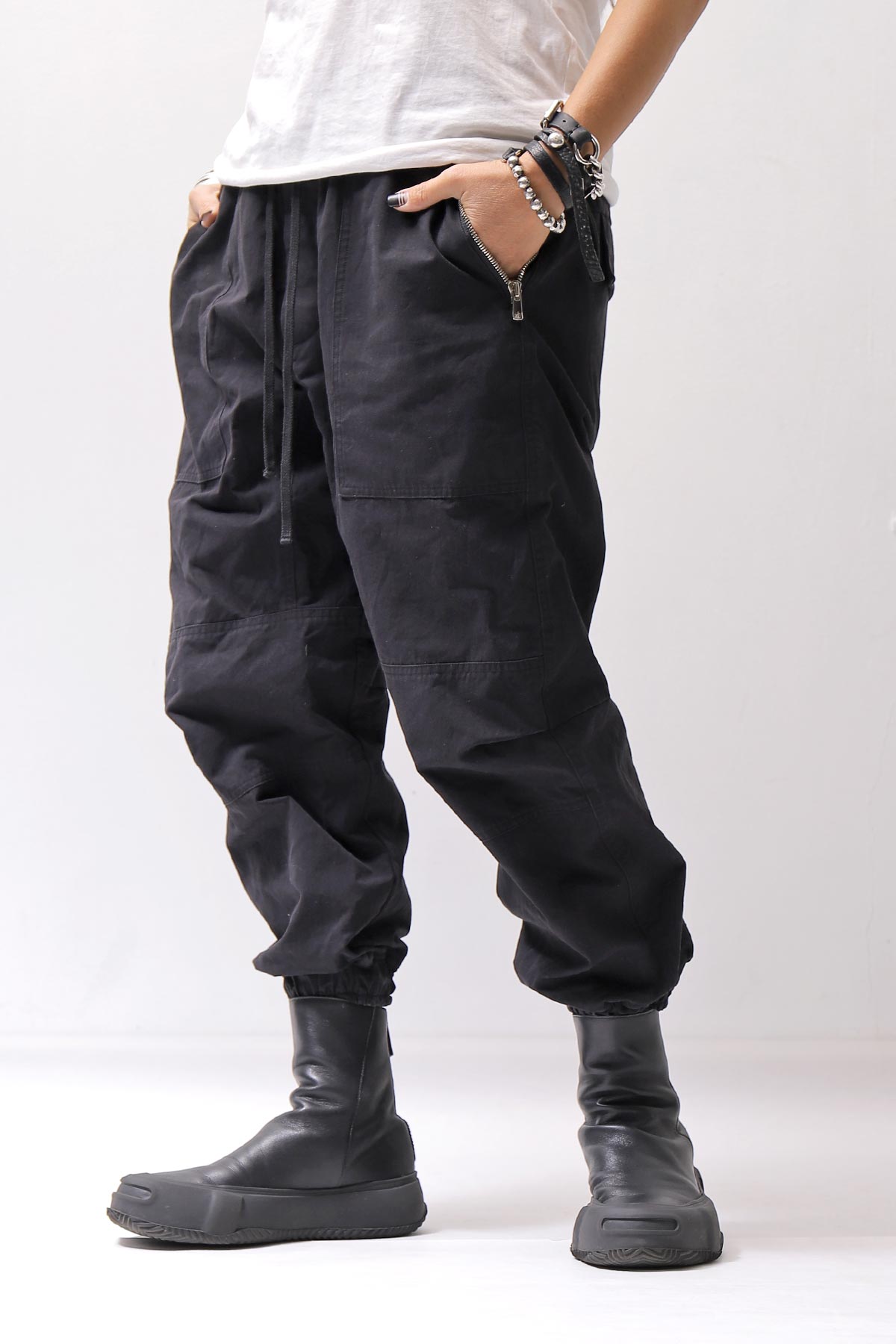 【Alès Dacchia】 BACK ZIP FRONT DRAPE LEATHER SNEAKER_BLACK