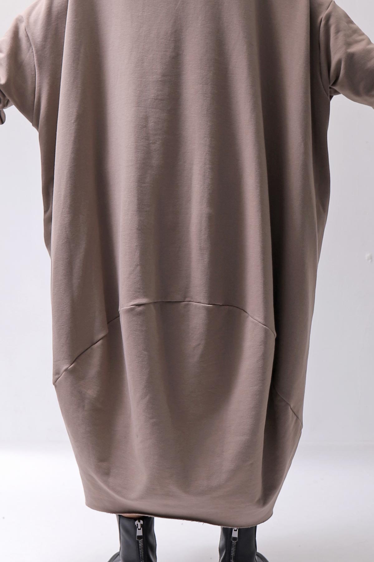【bajra】 OVERSIZED BACK DRAPE DRESS 159QK01_TAUPE