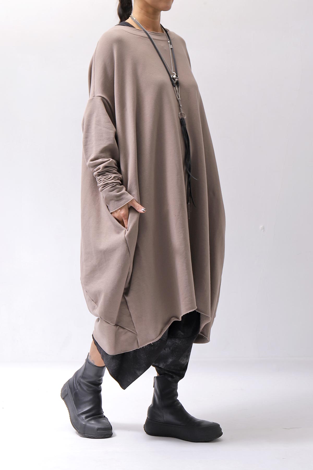 【bajra】 OVERSIZED BACK DRAPE DRESS 159QK01_TAUPE