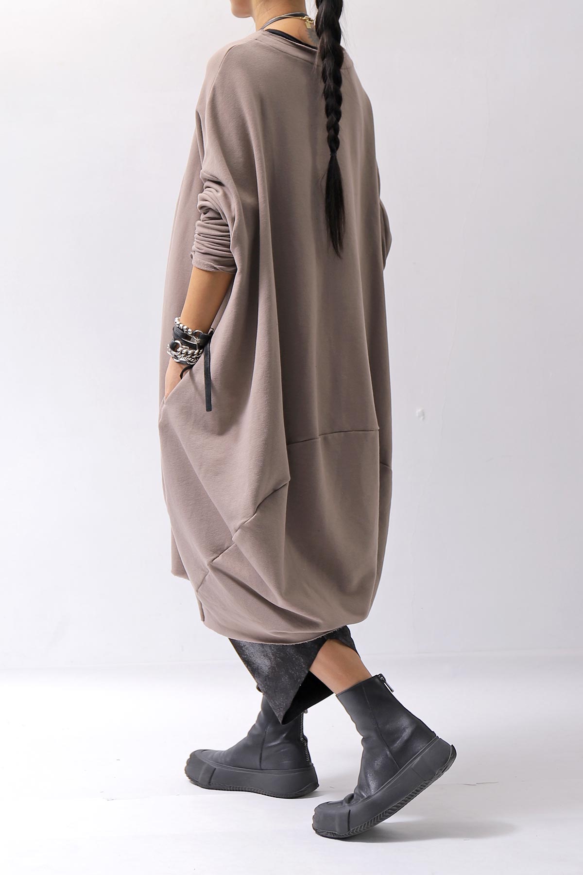 【bajra】 OVERSIZED BACK DRAPE DRESS 159QK01_TAUPE