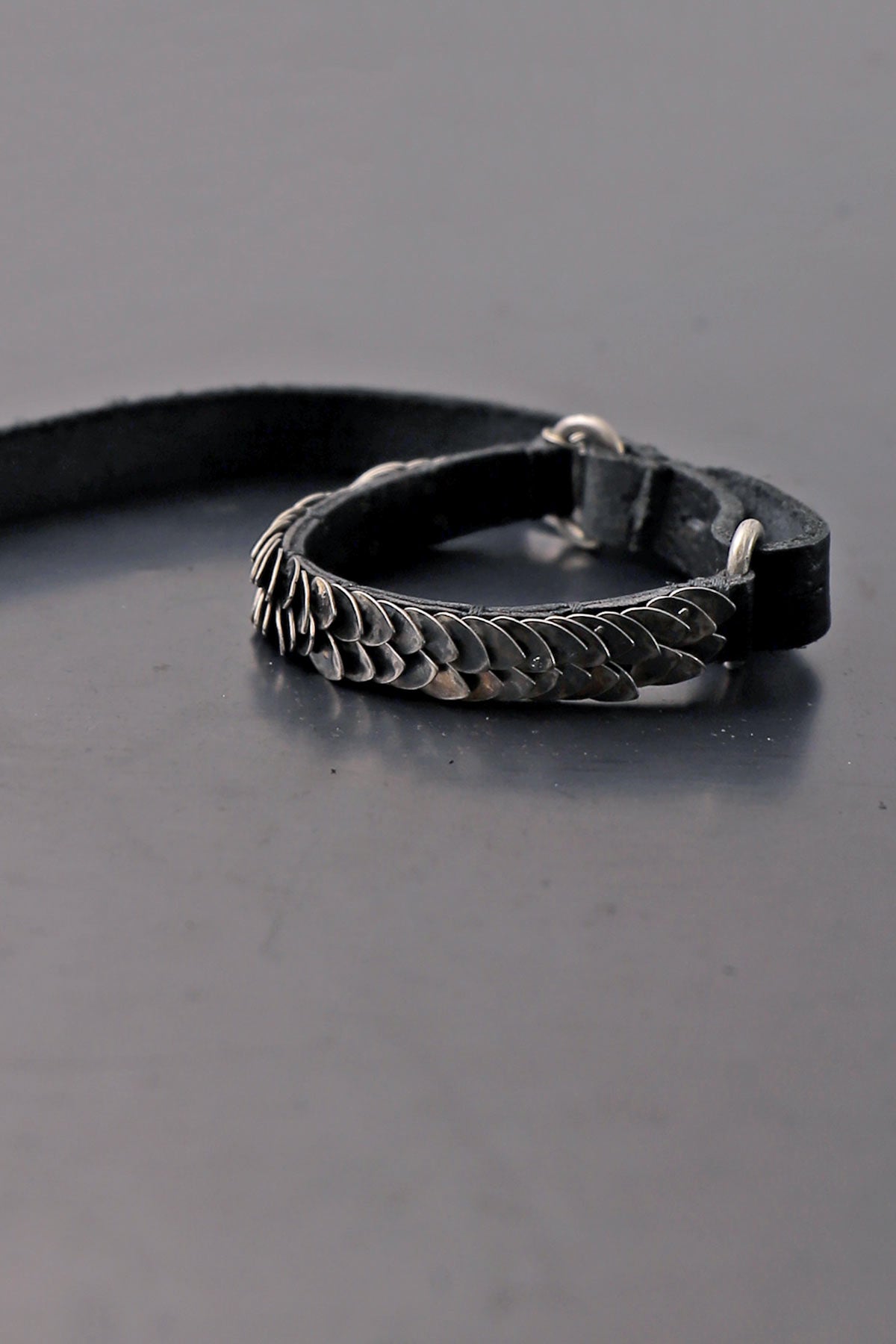 GOTI】 SILVER LEAVES LEATHER BRACELET_BR548 – QUADRATO Boutique
