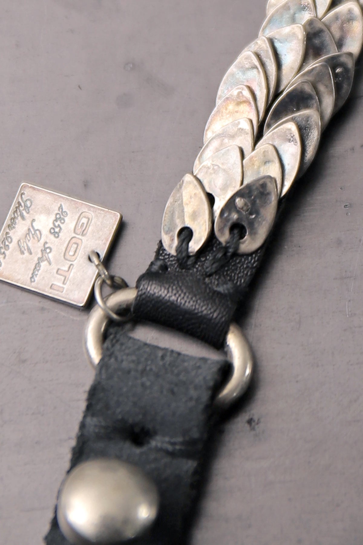 GOTI】 SILVER LEAVES LEATHER BRACELET_BR548 – QUADRATO Boutique
