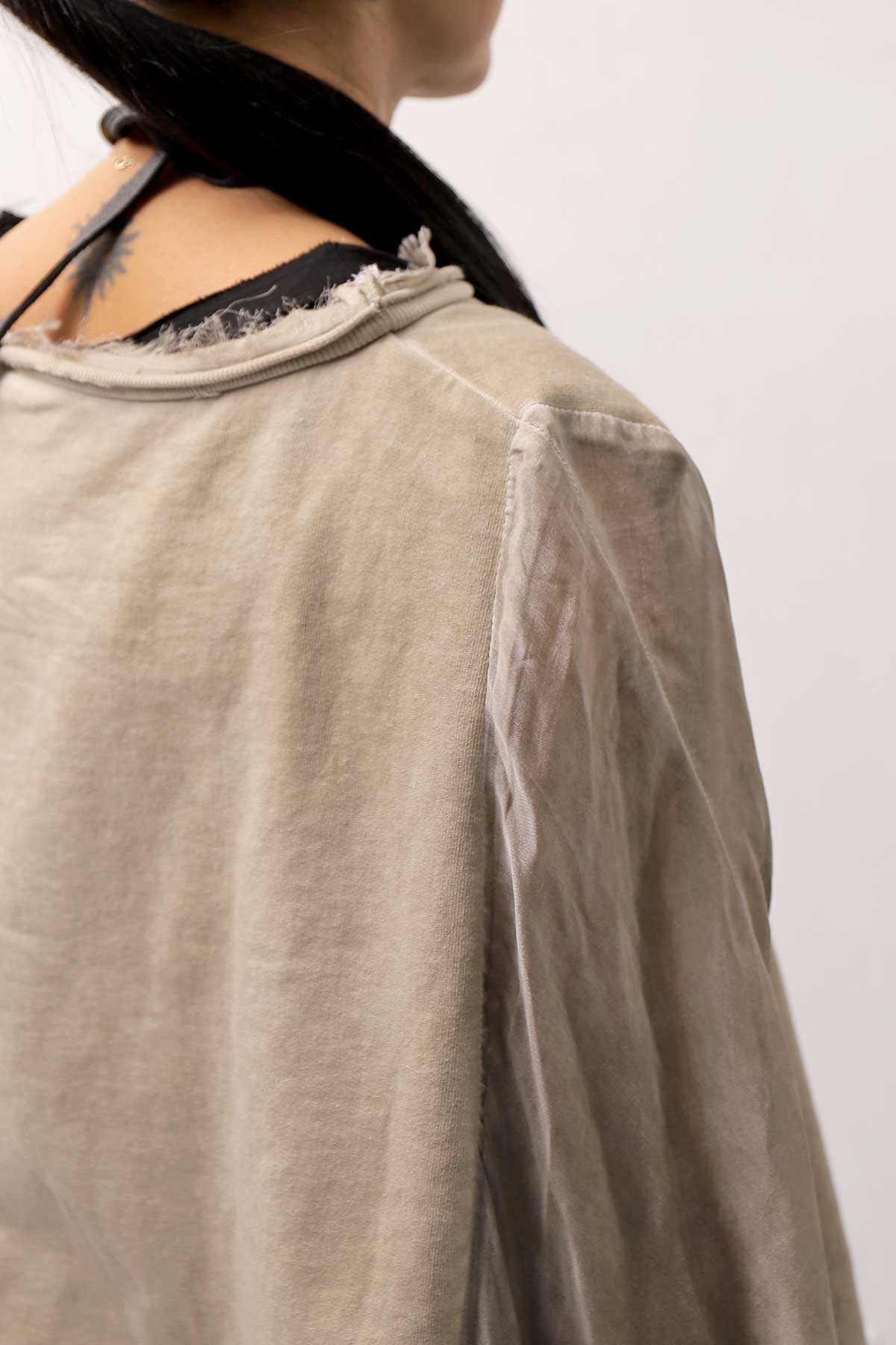 【sanctamuerte】 COTTON SWEAT &amp; SILK CHIFFON SLEEVE TOP SM71_SAND SHELL