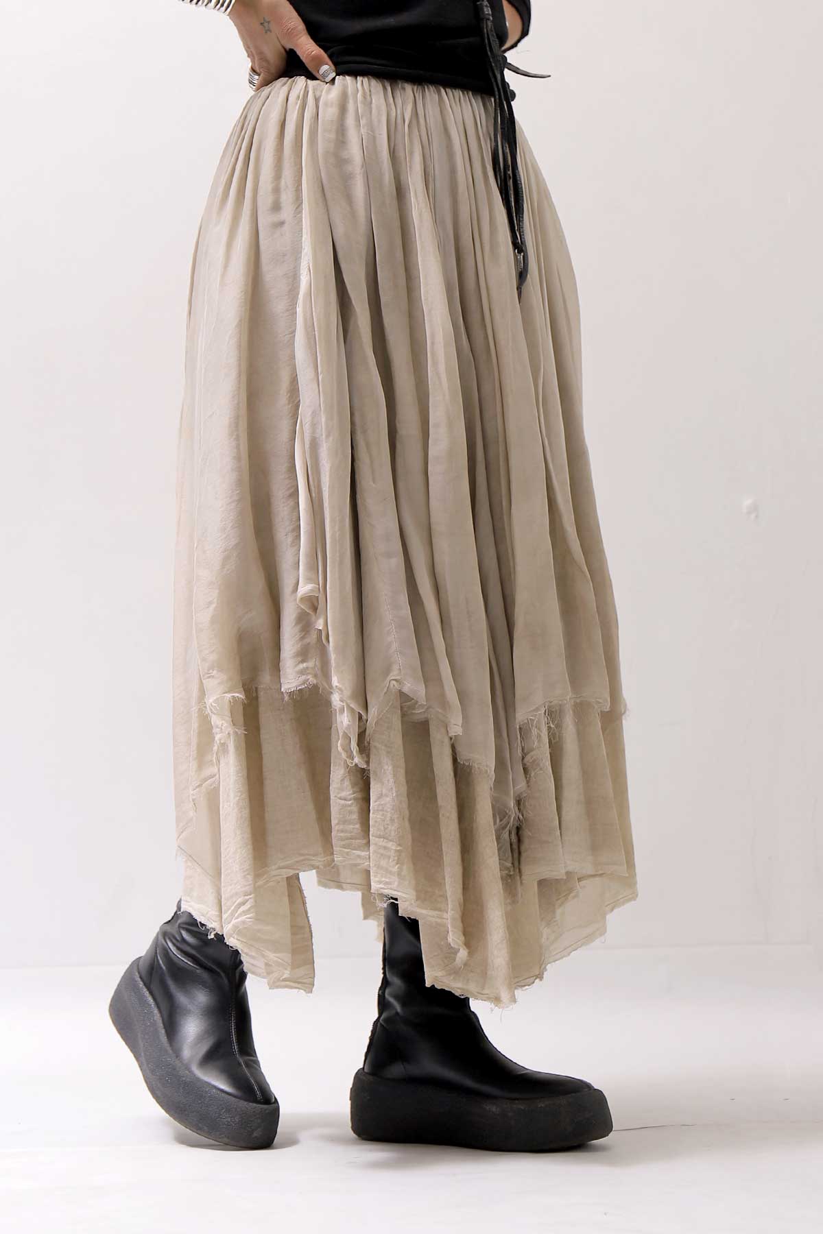 【sanctamuerte】 LAYERED ASYMMETRY SKIRT SM33_SAND SHELL