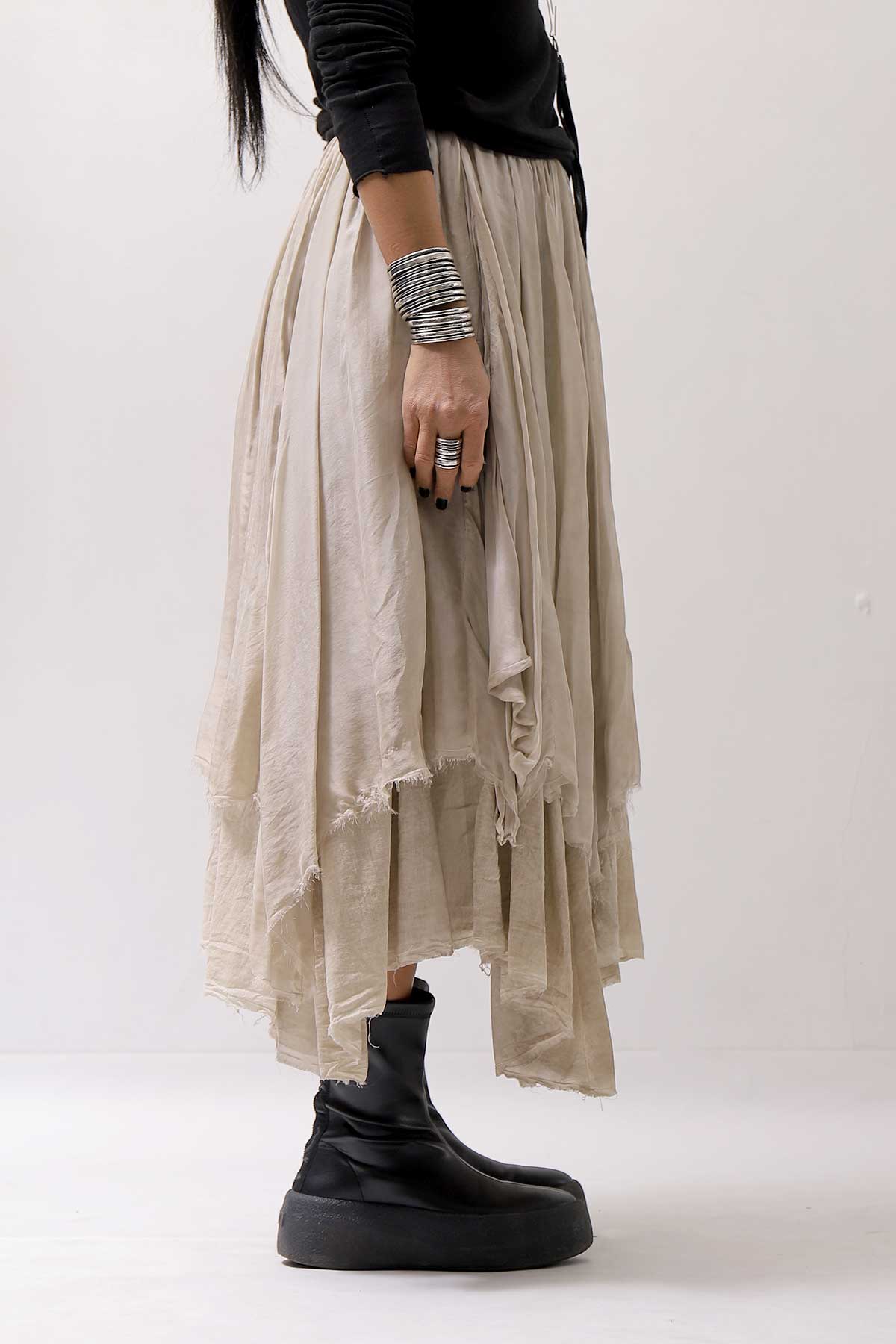 【sanctamuerte】 LAYERED ASYMMETRY SKIRT SM33_SAND SHELL