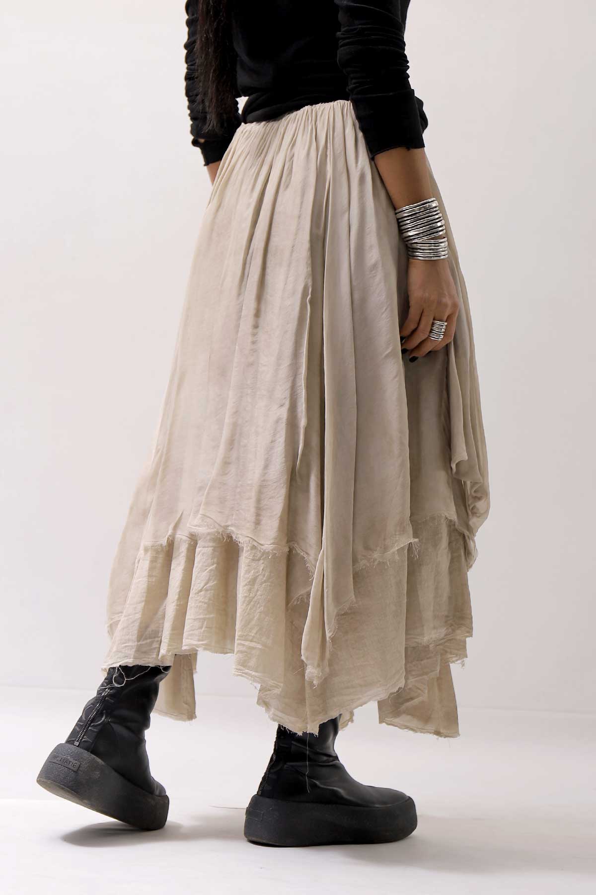 【sanctamuerte】 LAYERED ASYMMETRY SKIRT SM33_SAND SHELL