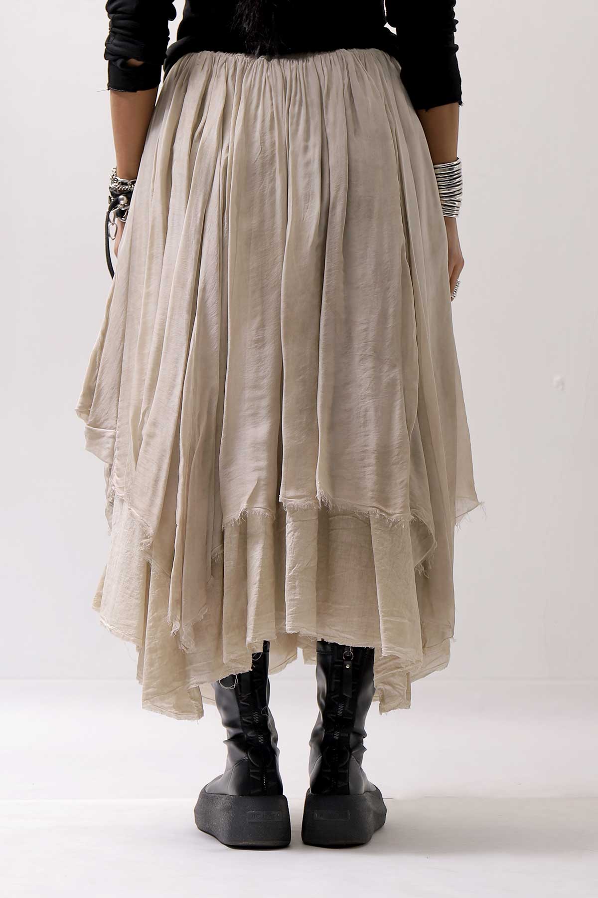 【sanctamuerte】 LAYERED ASYMMETRY SKIRT SM33_SAND SHELL