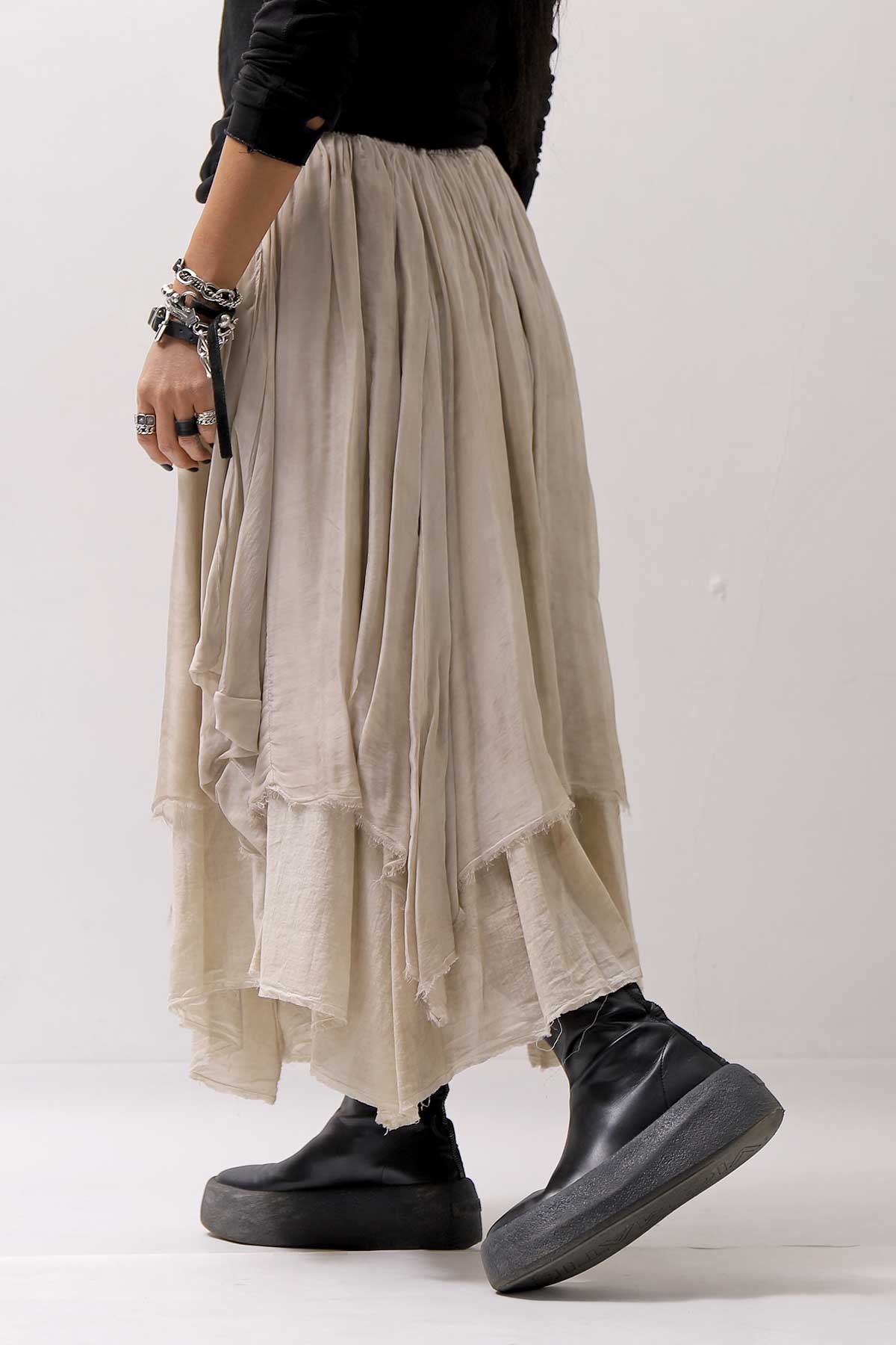 【sanctamuerte】 LAYERED ASYMMETRY SKIRT SM33_SAND SHELL