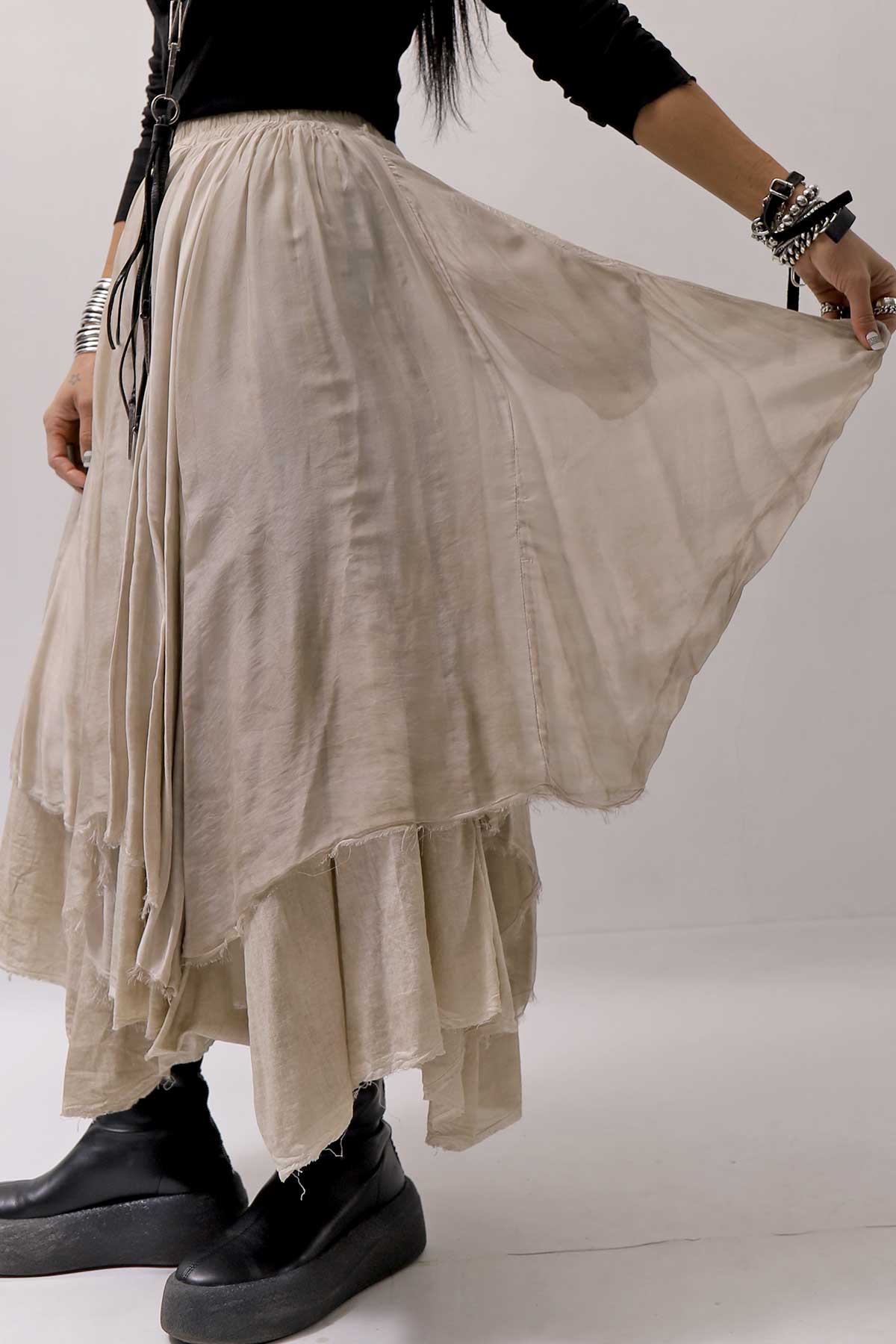 【sanctamuerte】 LAYERED ASYMMETRY SKIRT SM33_SAND SHELL