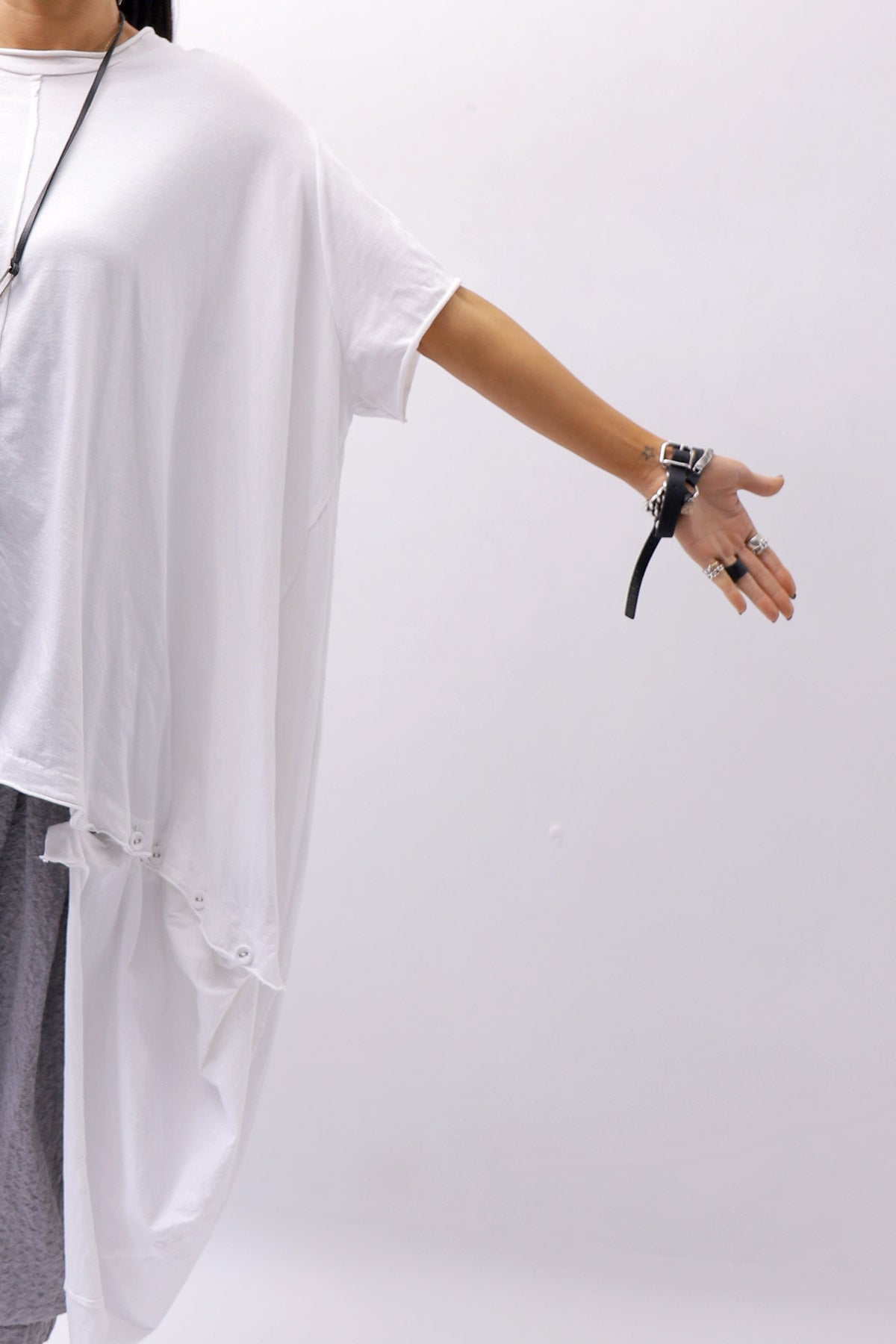 【studio b3】 UNISEX ASYMMETRY COTTON HALF SLEEVE TOP CB1317/M_WHITE