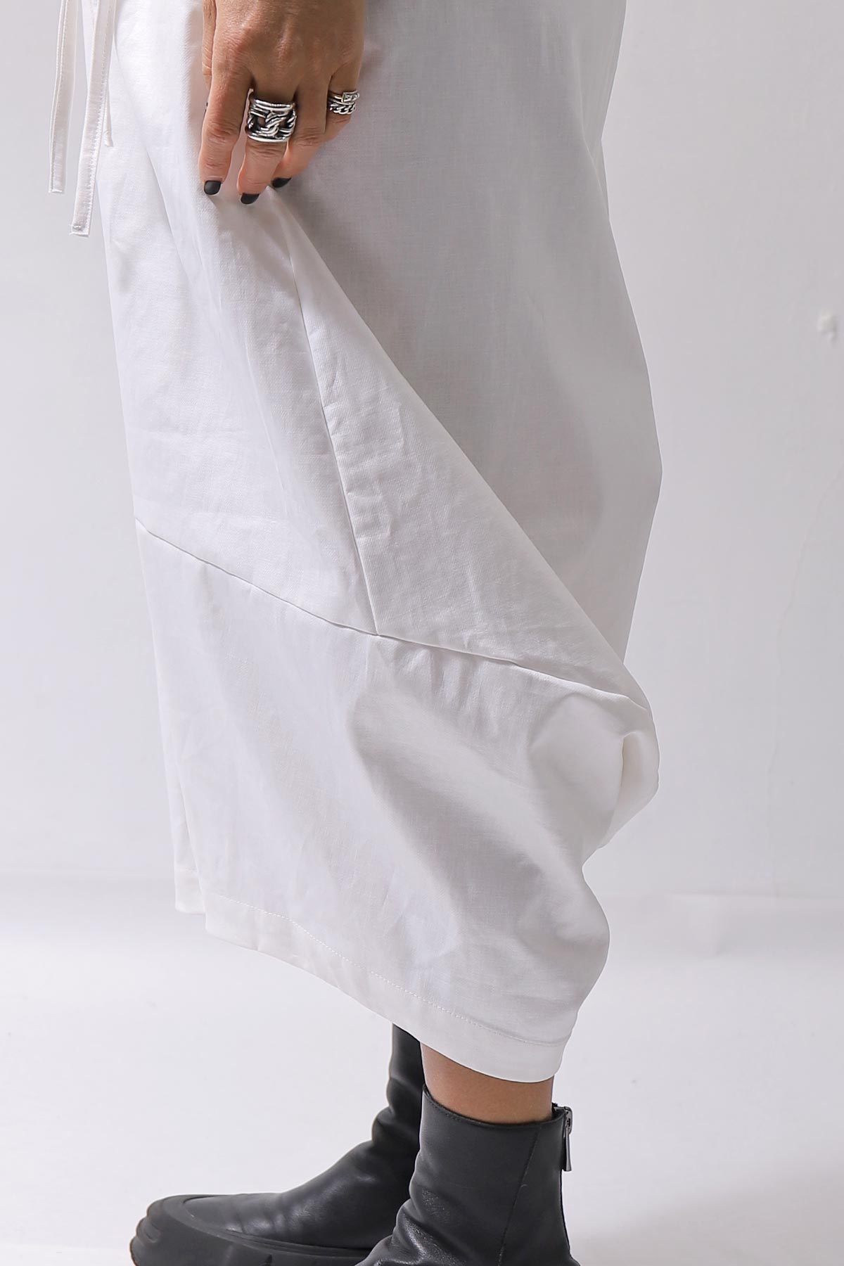 【studio b3】 UNSEX COATED LINEN＆BAMBOO BOX SARROUEL PANTS NB2123_WHITE