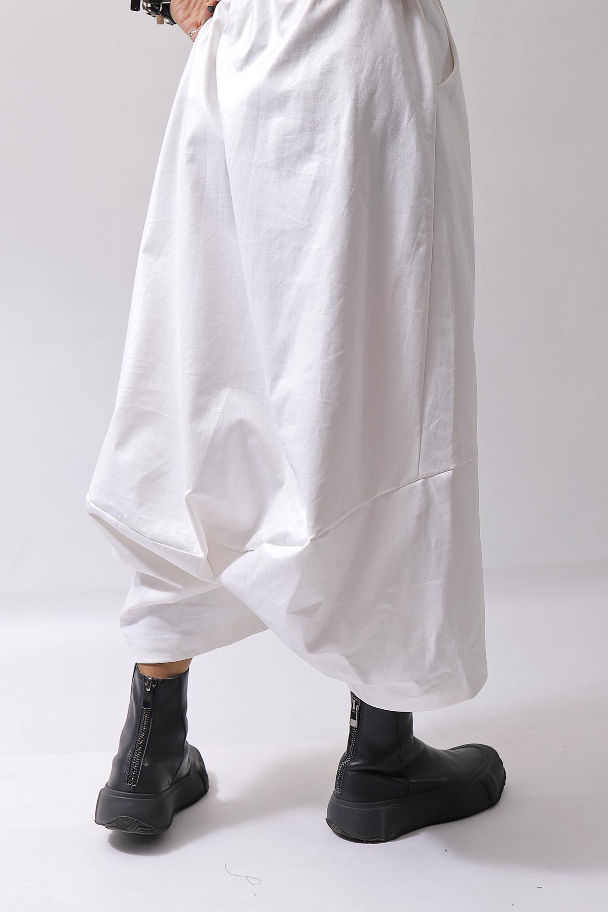 【studio b3】 UNSEX COATED LINEN＆BAMBOO BOX SARROUEL PANTS NB2123_WHITE