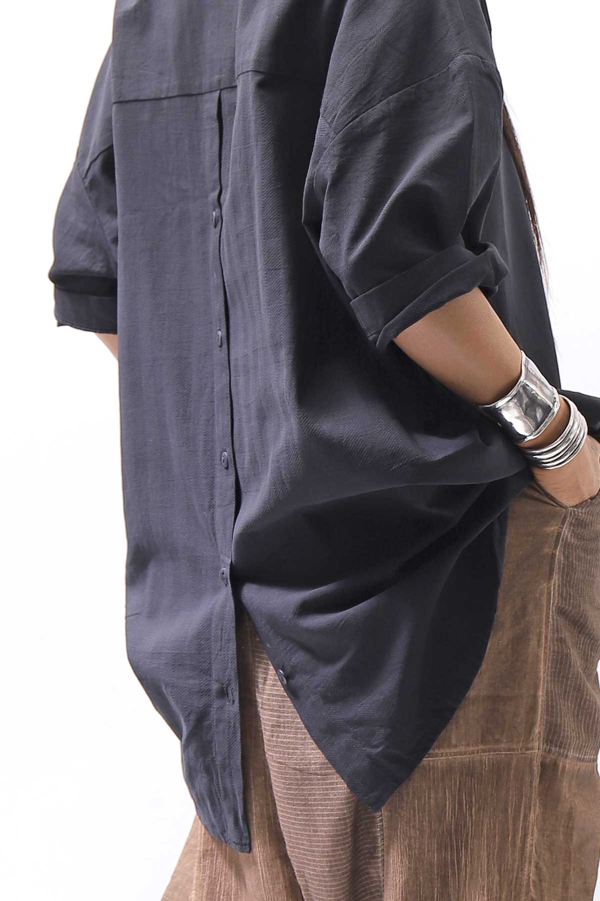 【studio b3】 OVERSIZED BACK BUTTON SHIRT TOP NB2070_BLACK