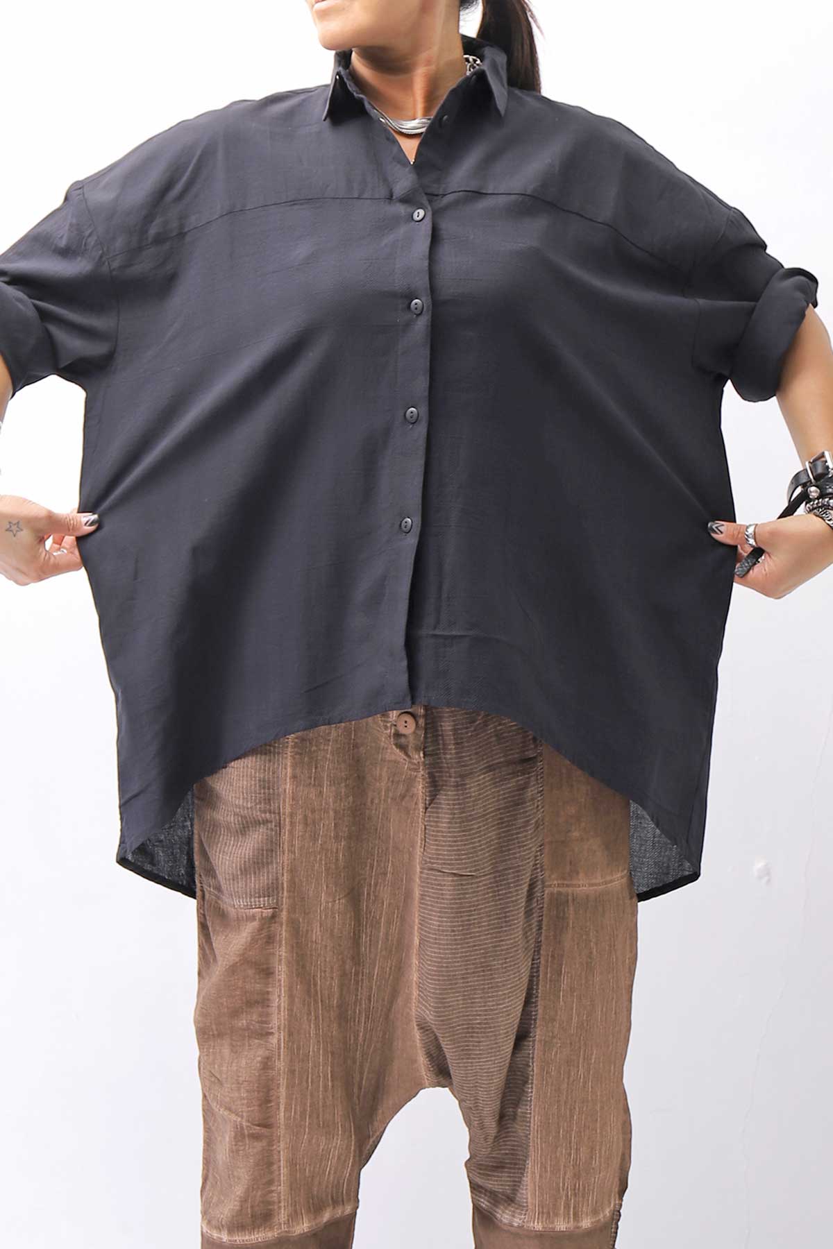 【studio b3】 OVERSIZED BACK BUTTON SHIRT TOP NB2070_BLACK