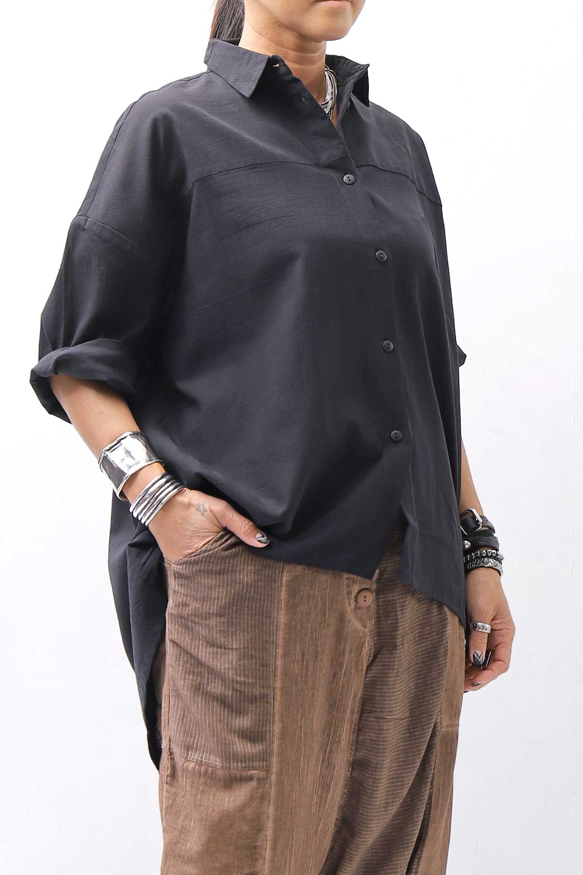 【studio b3】 OVERSIZED BACK BUTTON SHIRT TOP NB2070_BLACK