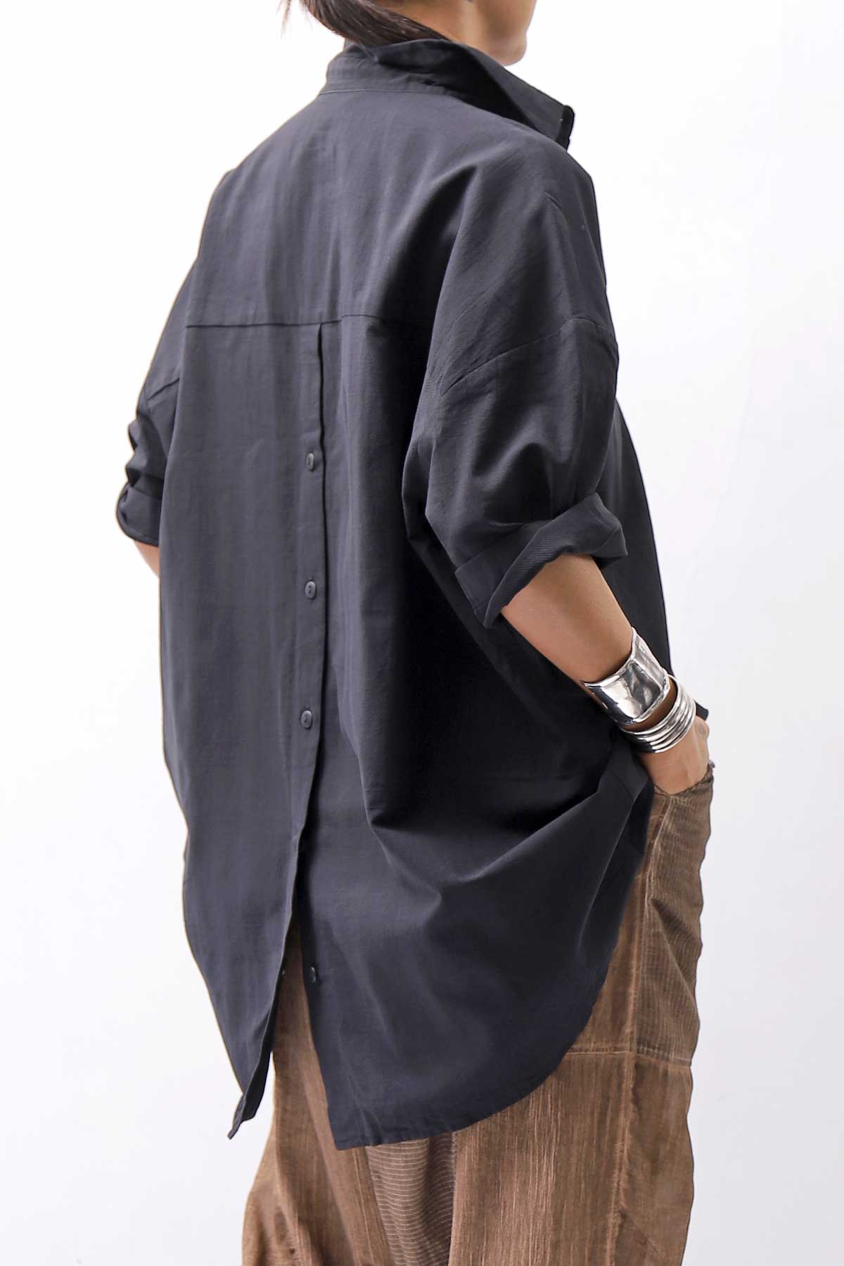 【studio b3】 OVERSIZED BACK BUTTON SHIRT TOP NB2070_BLACK
