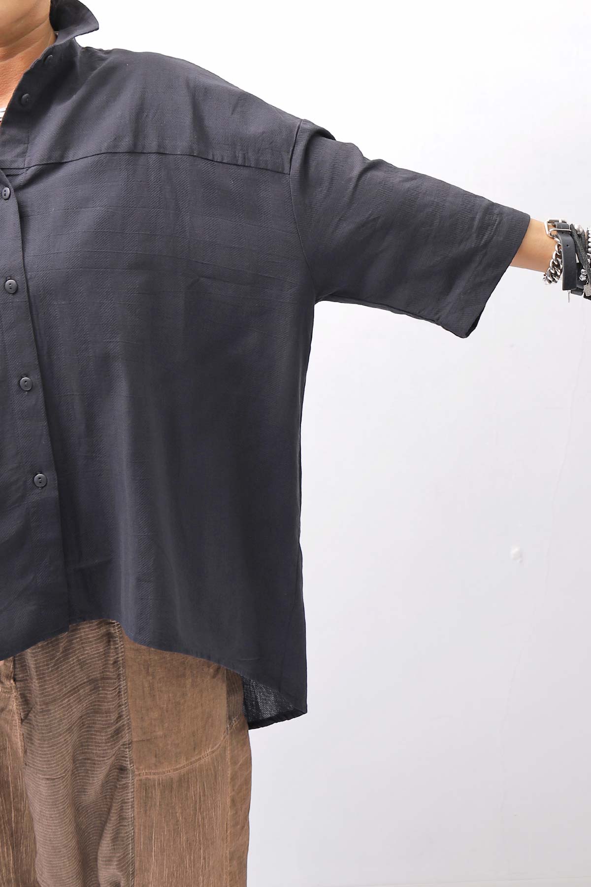 【studio b3】 OVERSIZED BACK BUTTON SHIRT TOP NB2070_BLACK
