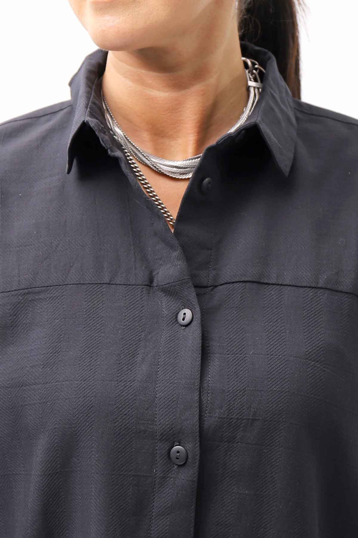 【studio b3】 OVERSIZED BACK BUTTON SHIRT TOP NB2070_BLACK
