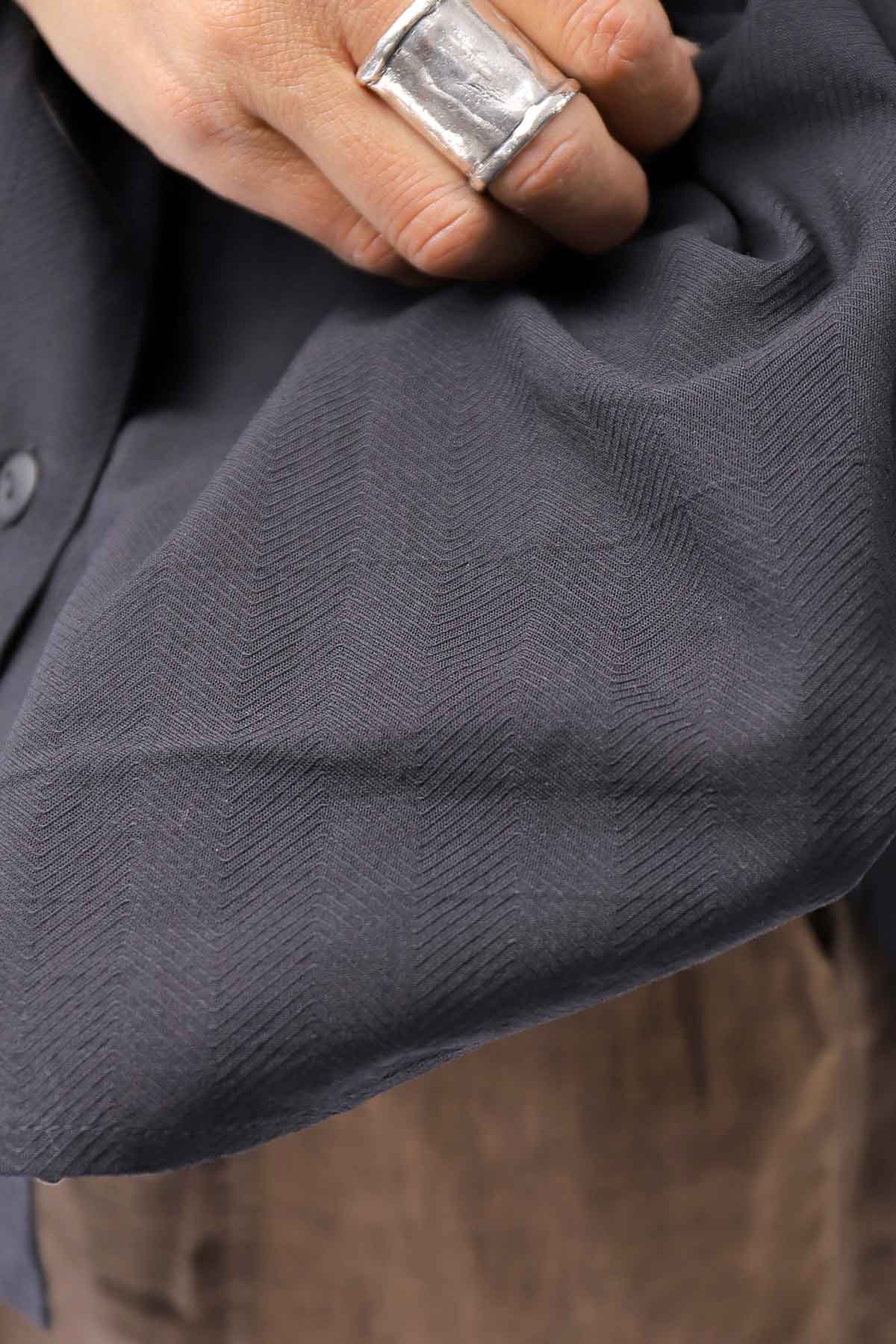 【studio b3】 OVERSIZED BACK BUTTON SHIRT TOP NB2070_BLACK